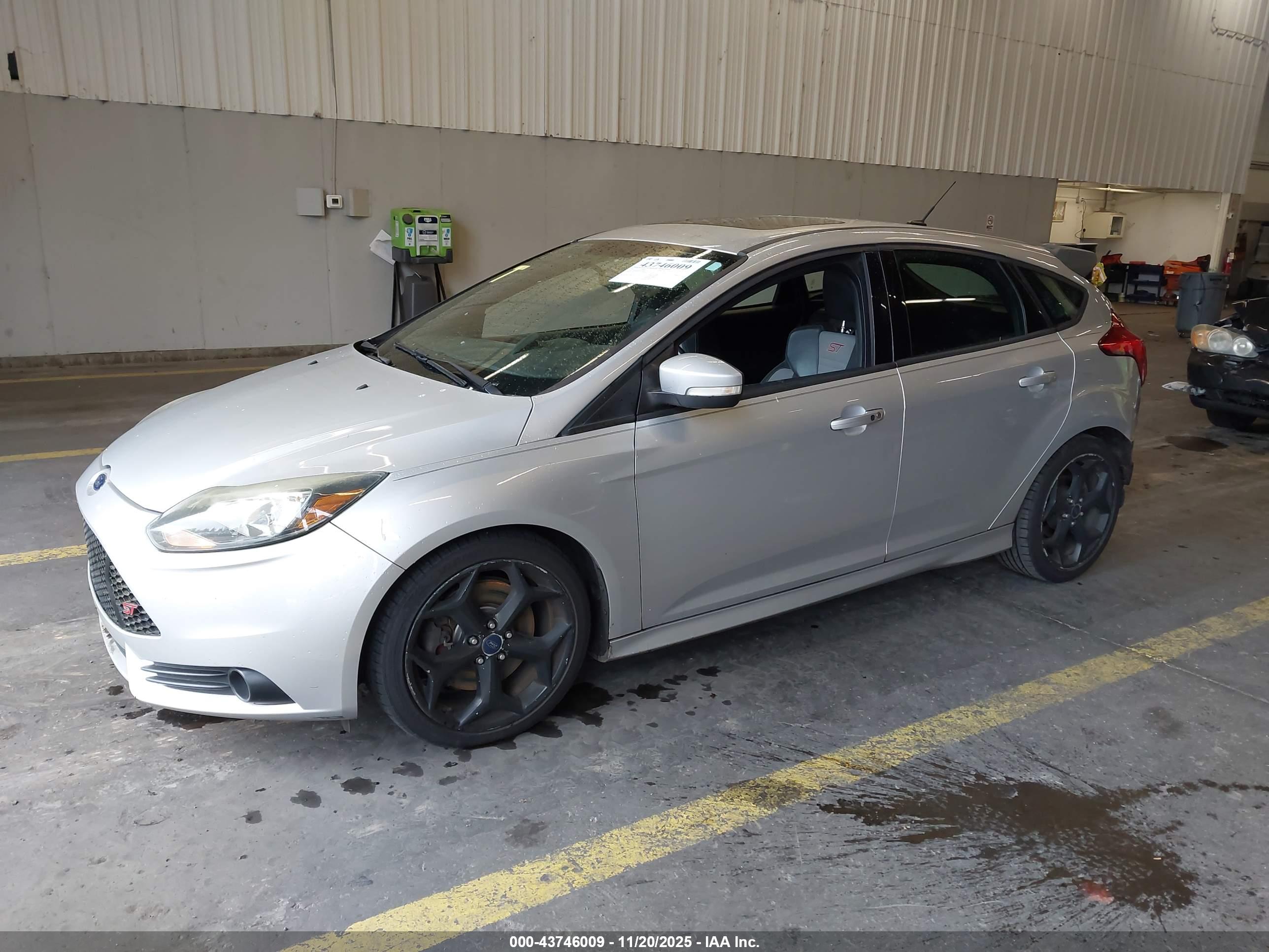 FORD FOCUS image 2