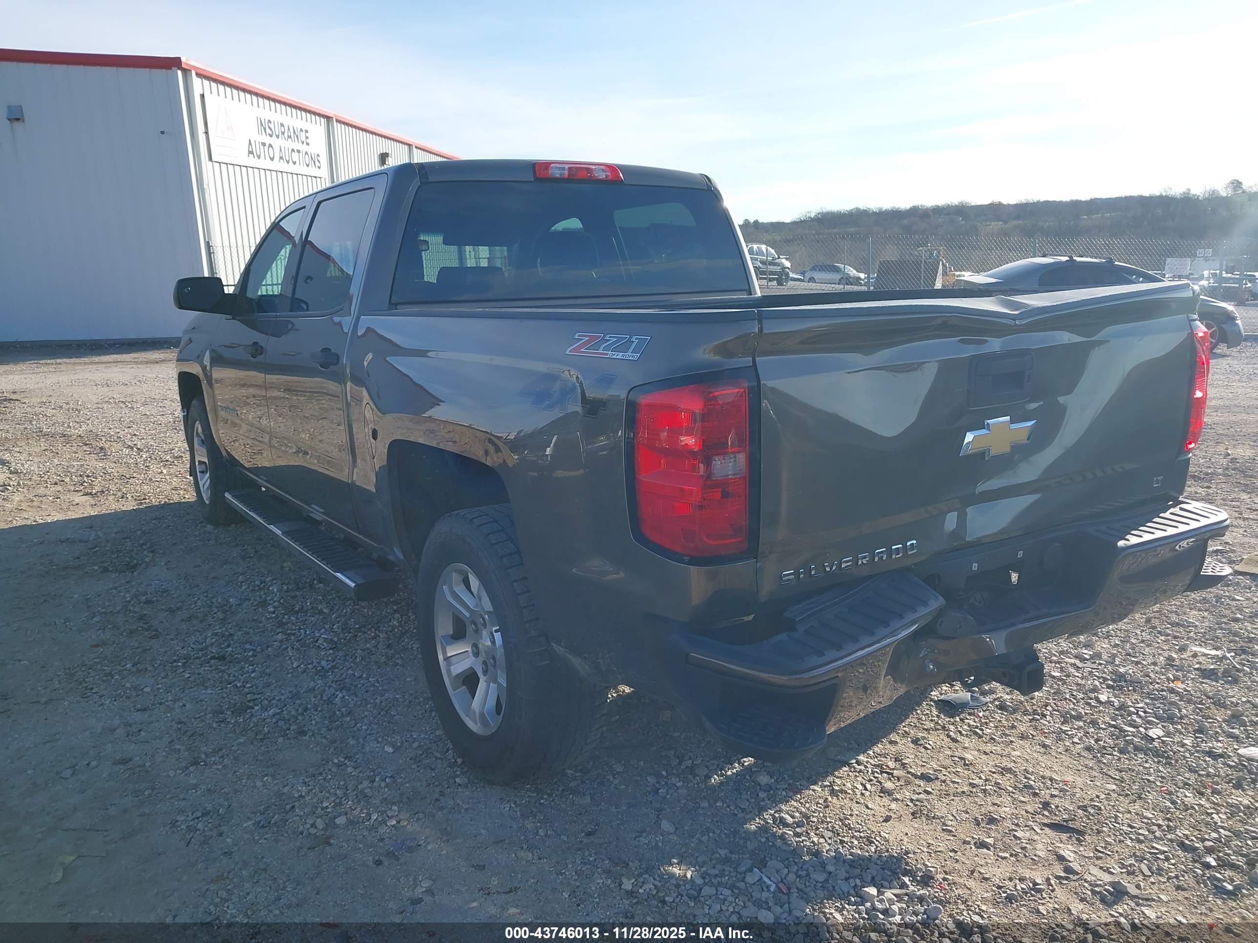 CHEVROLET SILVERADO image 3