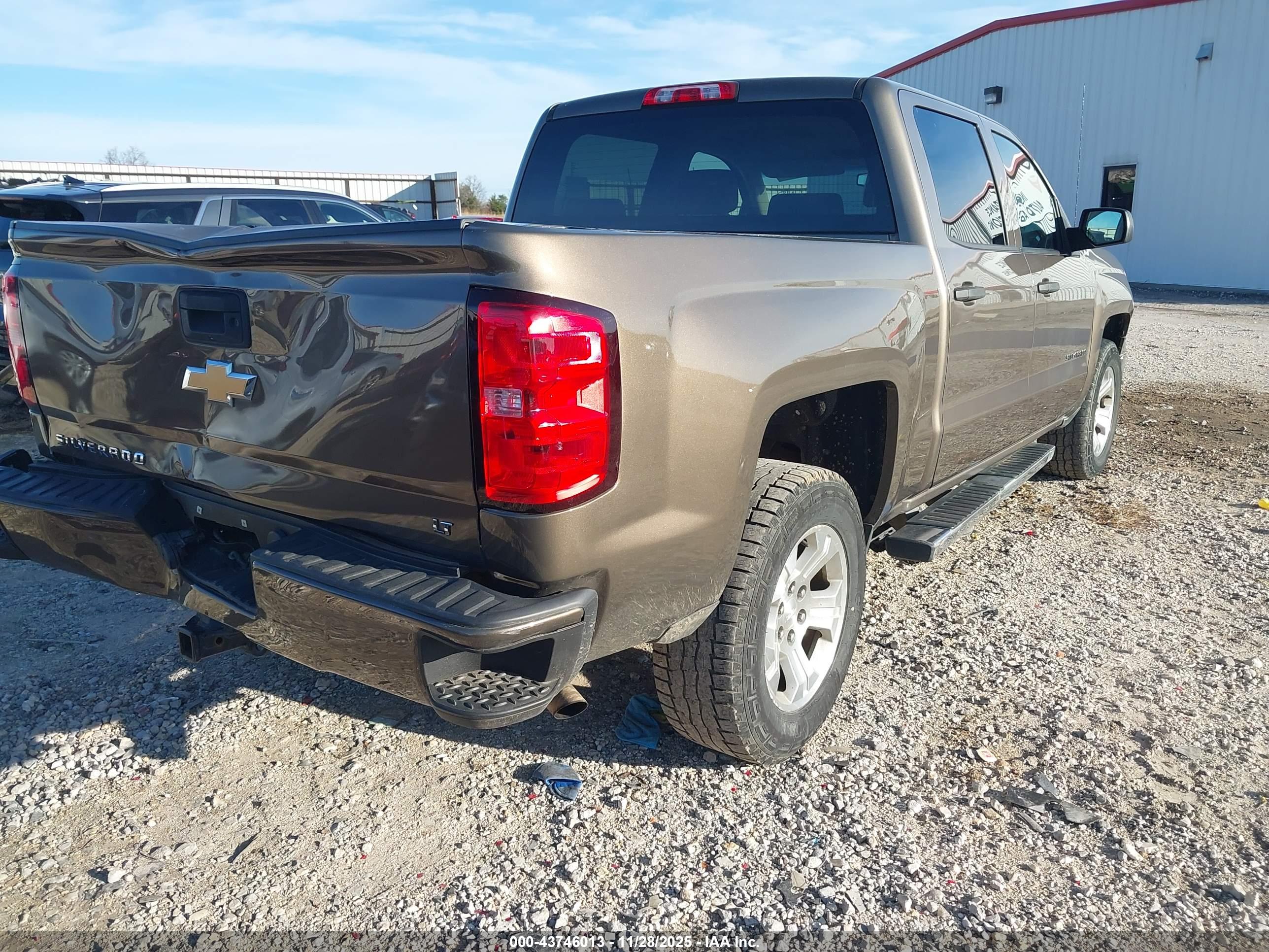 CHEVROLET SILVERADO image 4