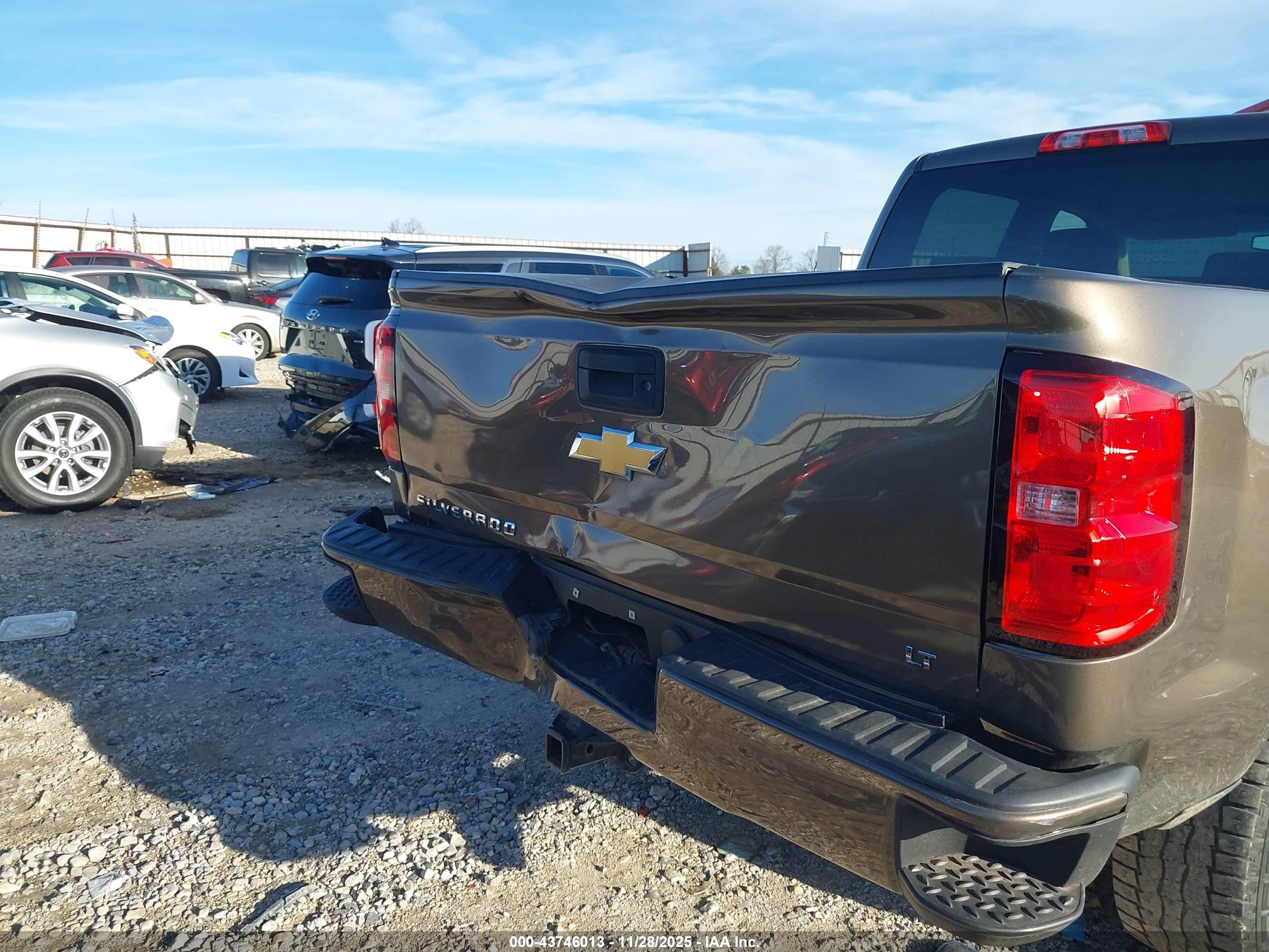 CHEVROLET SILVERADO image 6