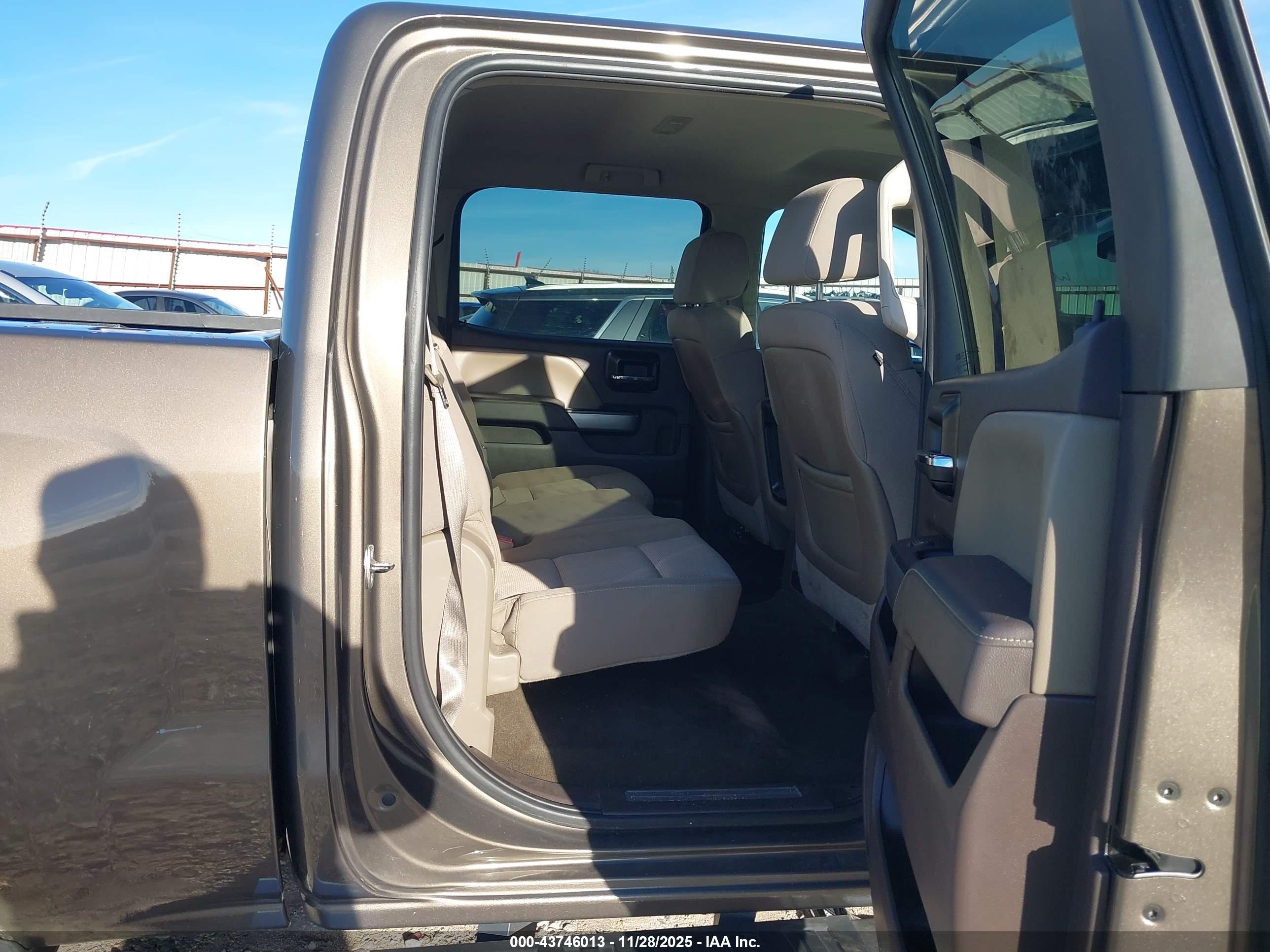 CHEVROLET SILVERADO image 8
