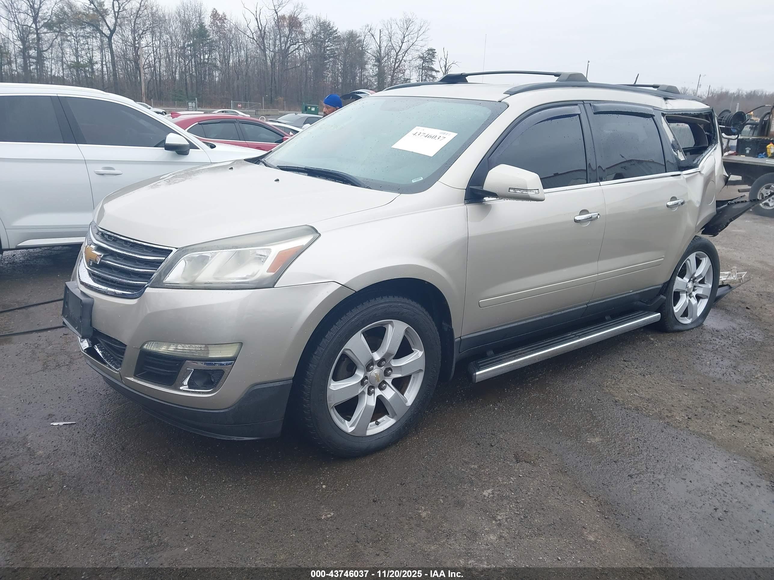 CHEVROLET TRAVERSE image 2