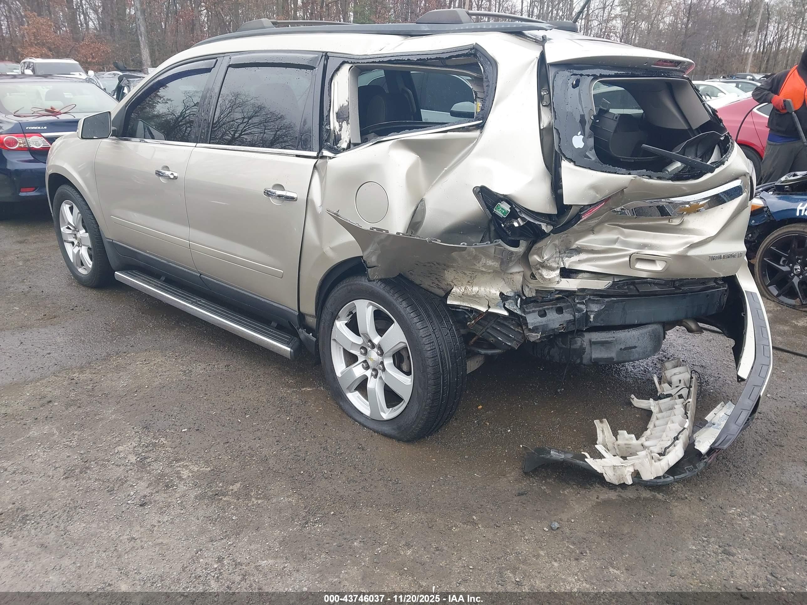 CHEVROLET TRAVERSE image 3