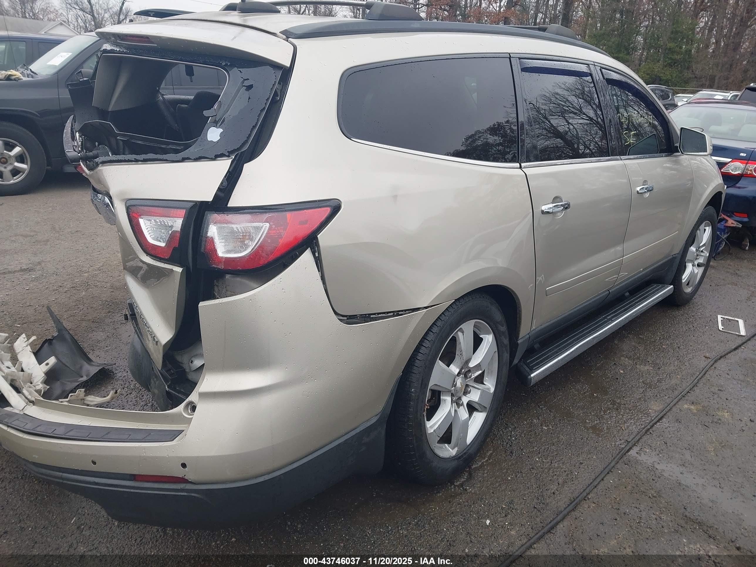 CHEVROLET TRAVERSE image 4