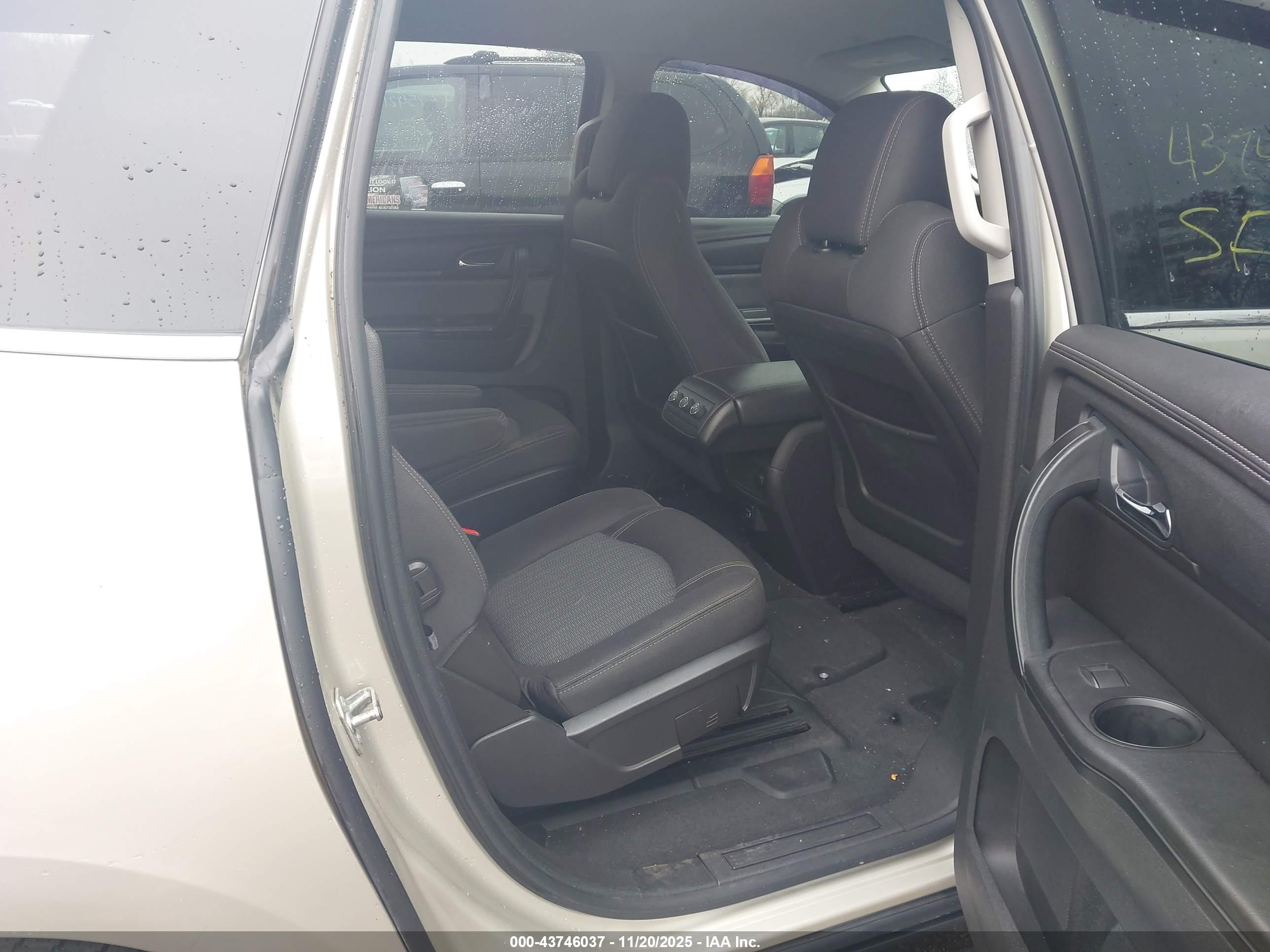 CHEVROLET TRAVERSE image 8