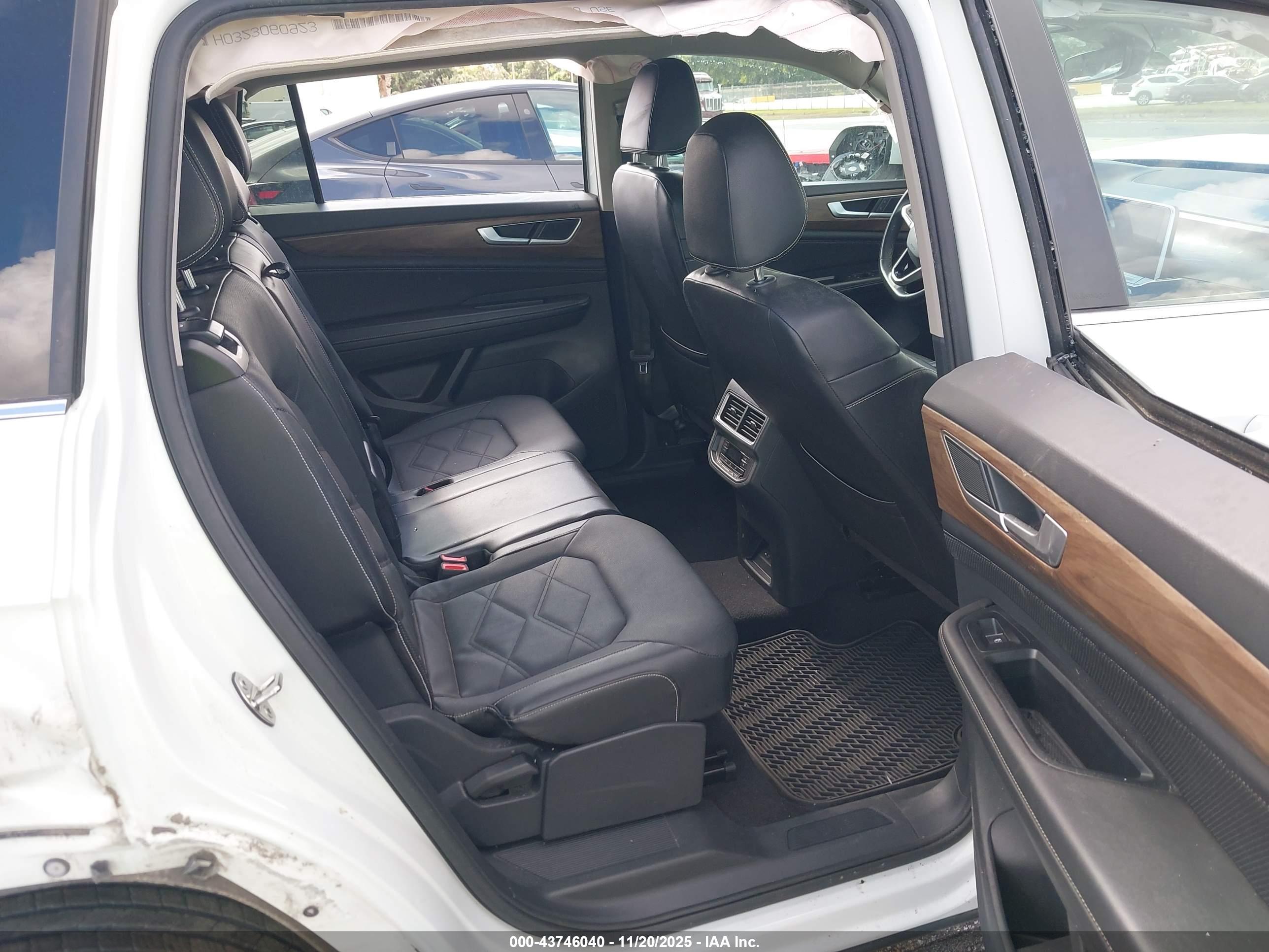 VOLKSWAGEN ATLAS image 8