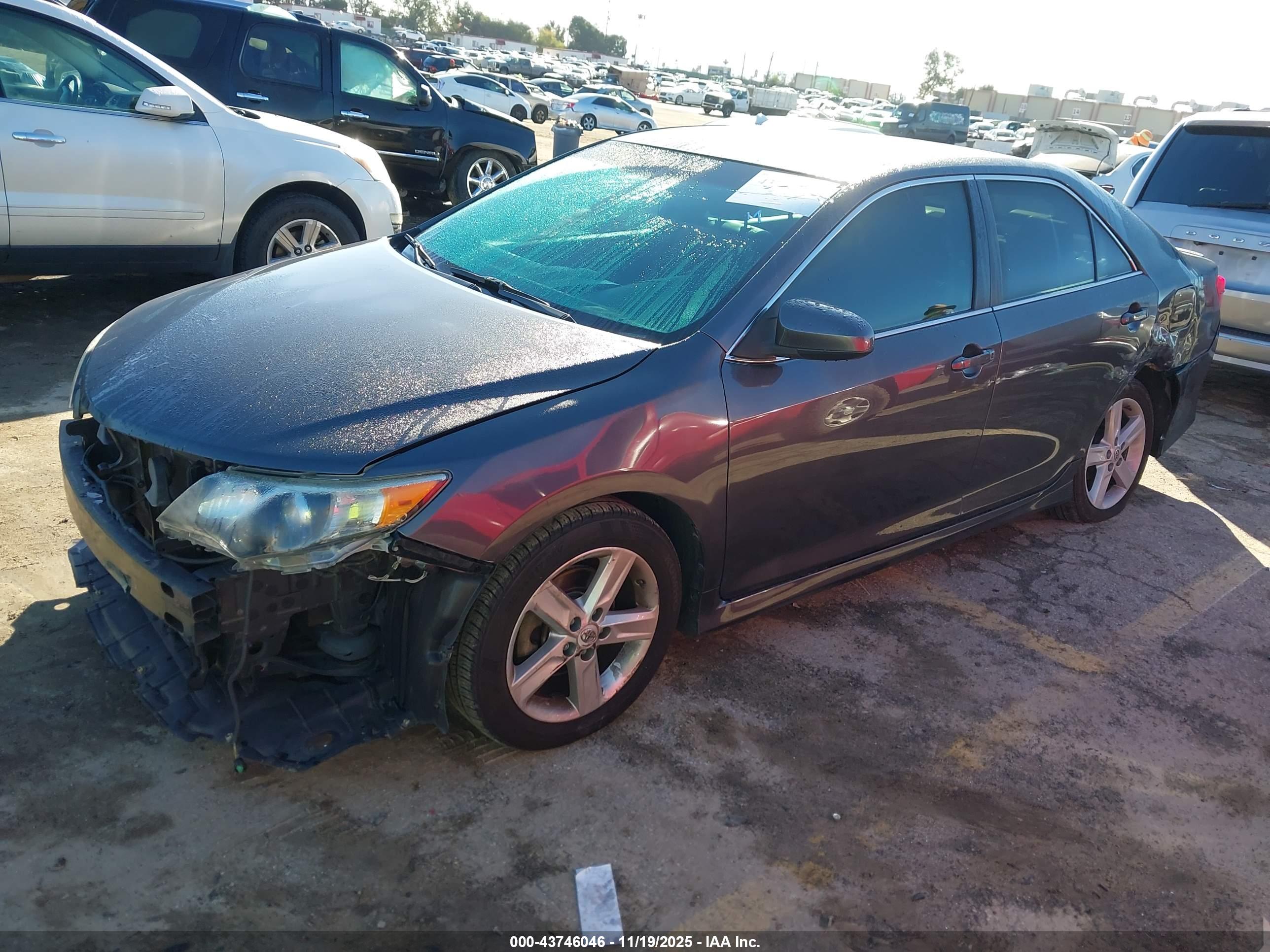 TOYOTA CAMRY image 2