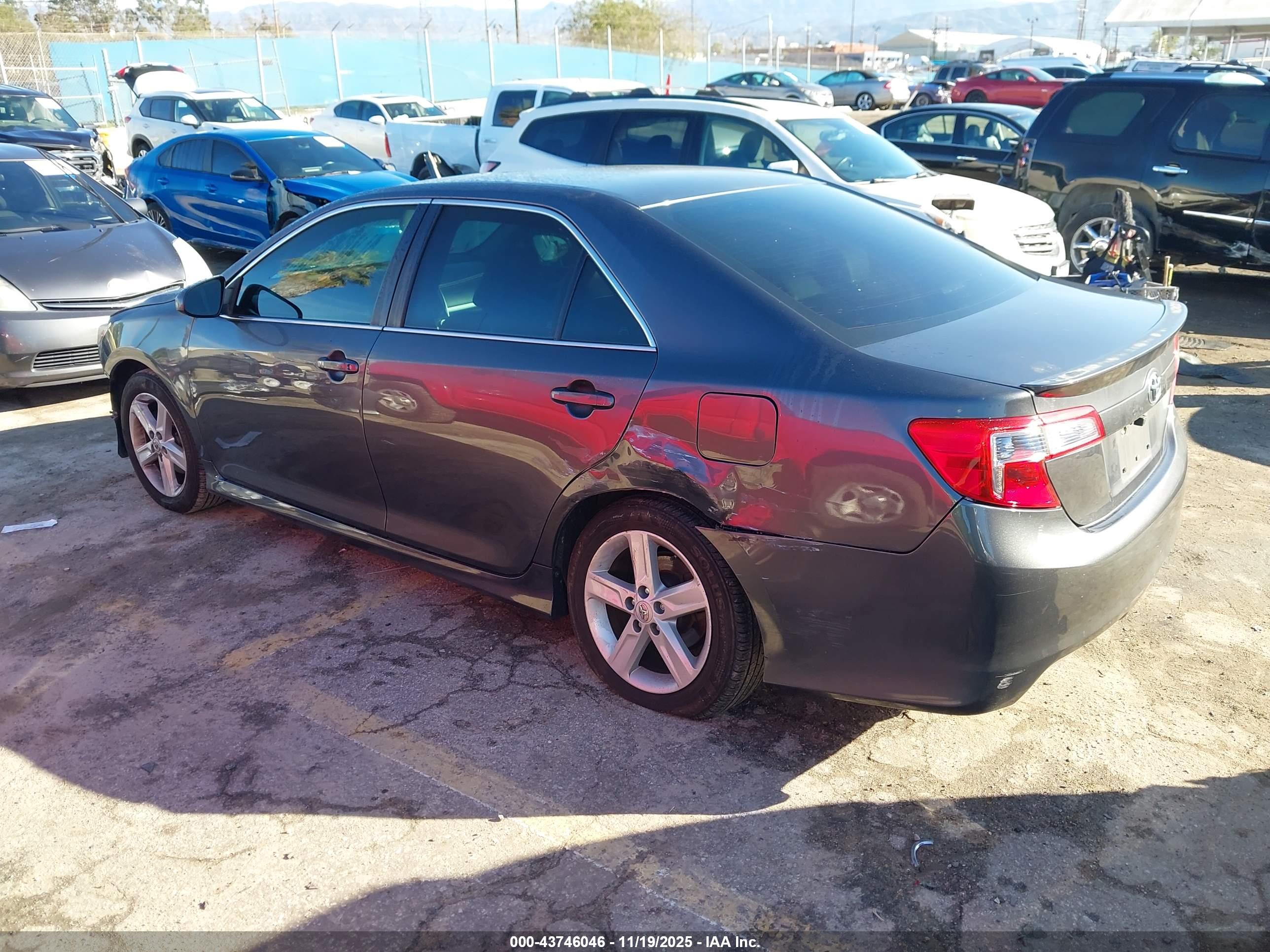 TOYOTA CAMRY image 3