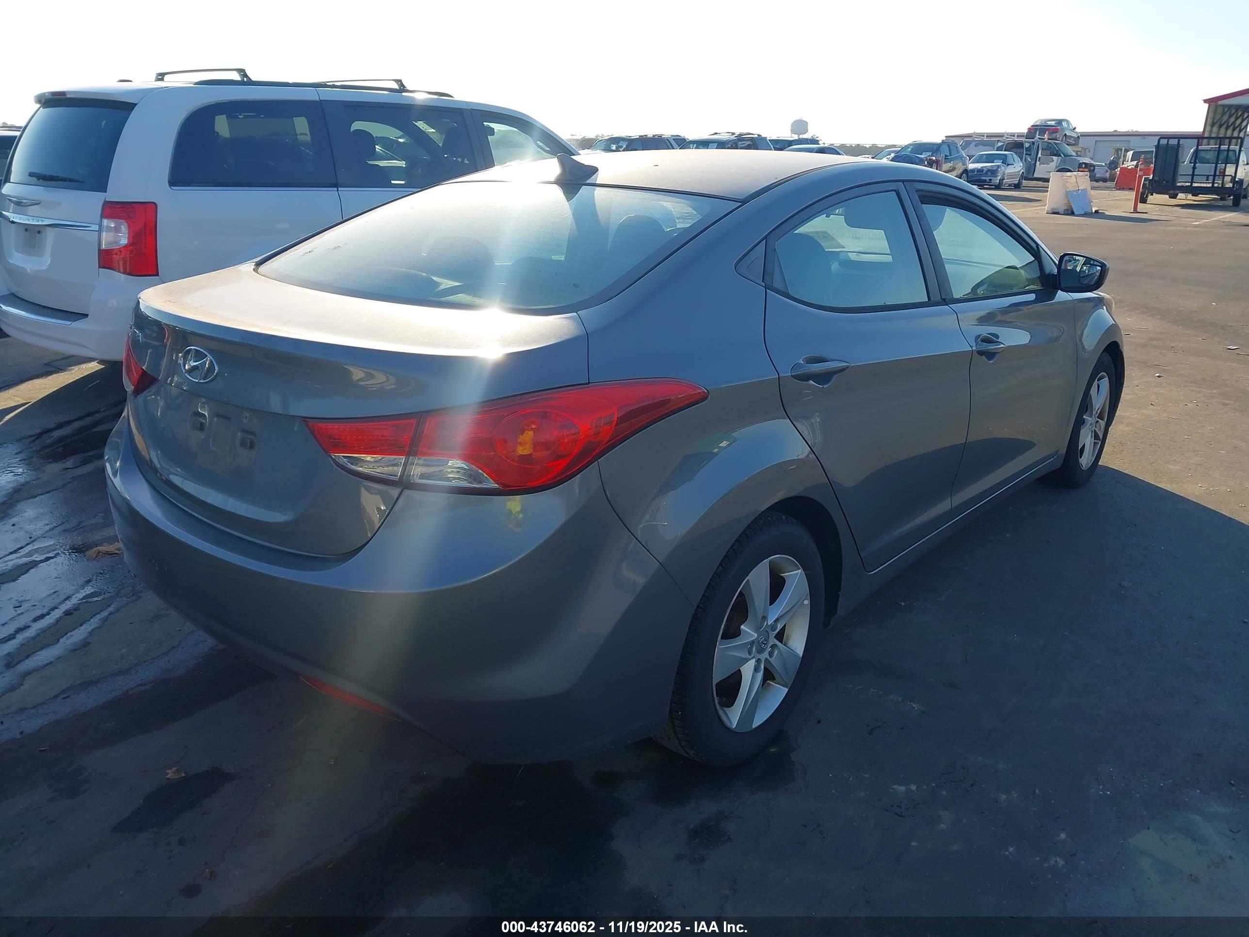 HYUNDAI ELANTRA image 4