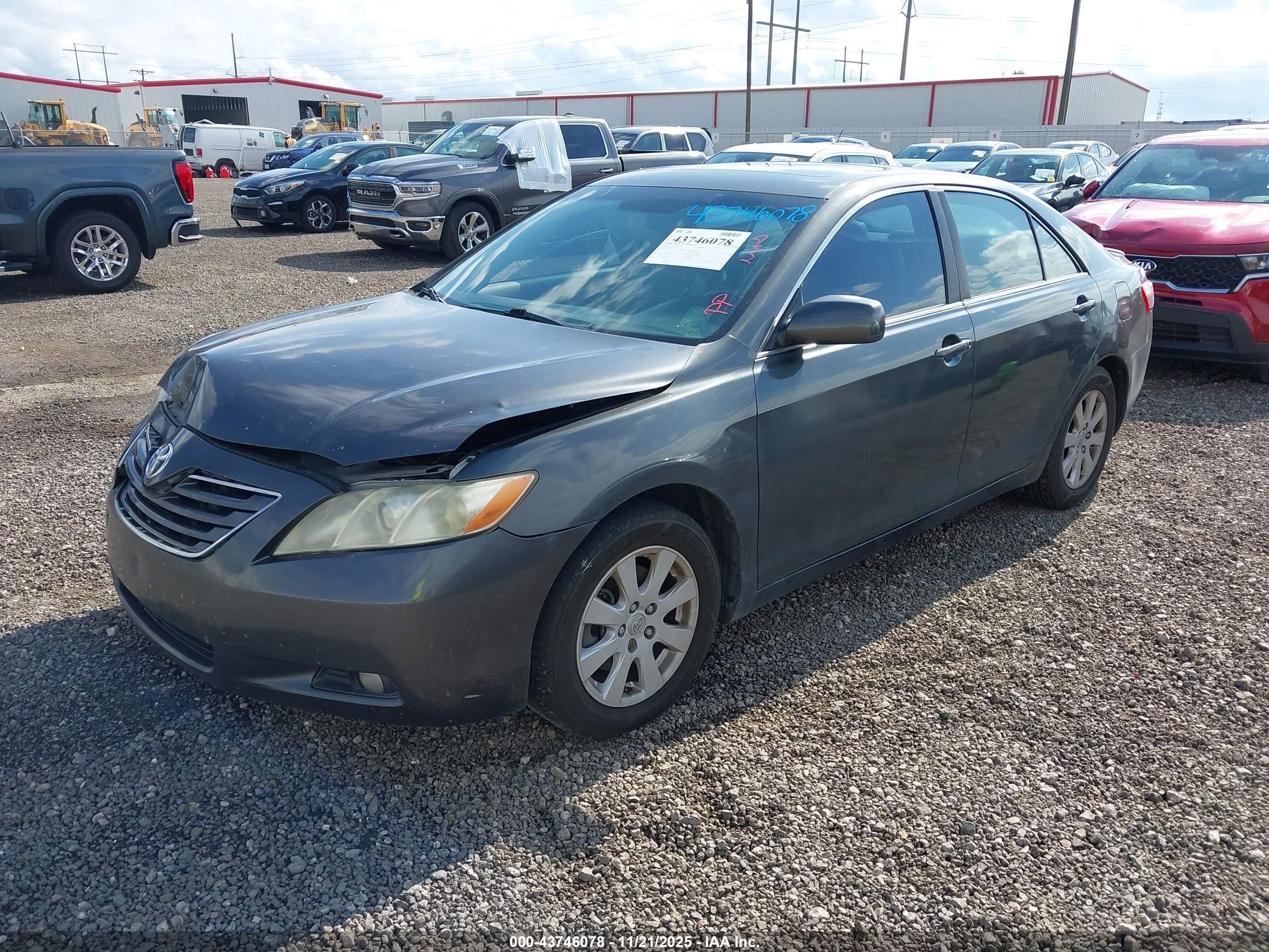 TOYOTA CAMRY image 2