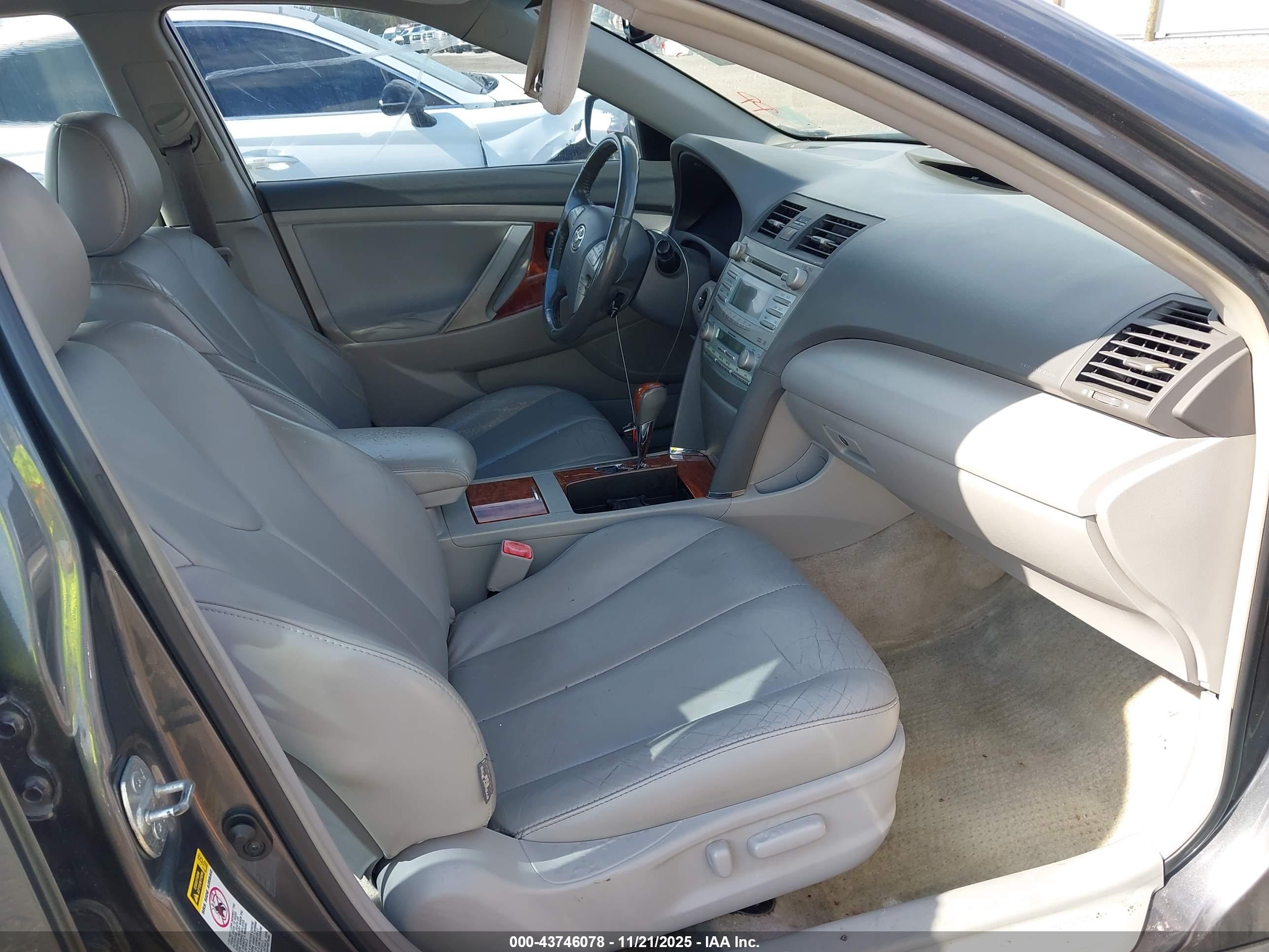 TOYOTA CAMRY image 5