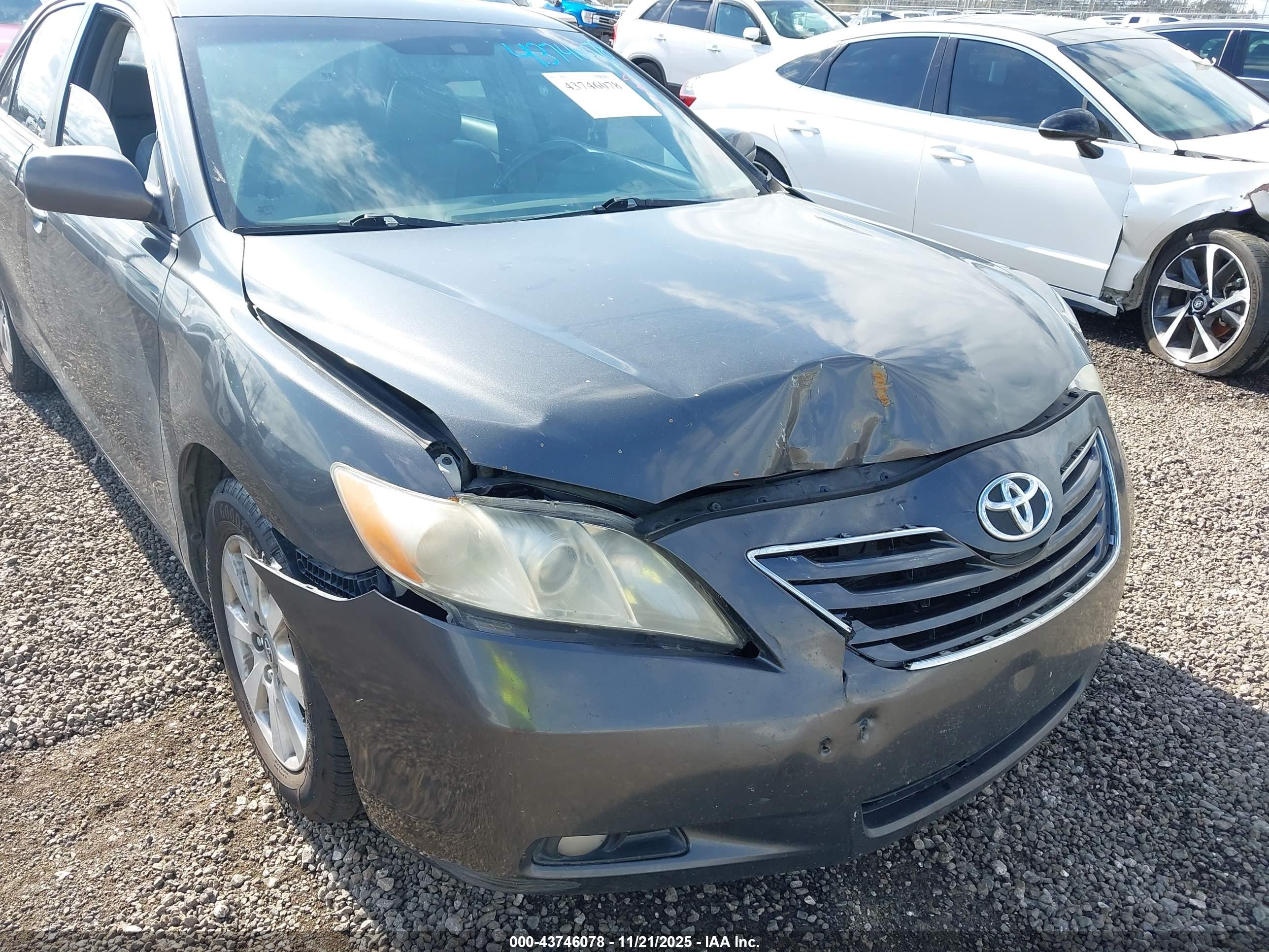 TOYOTA CAMRY image 6