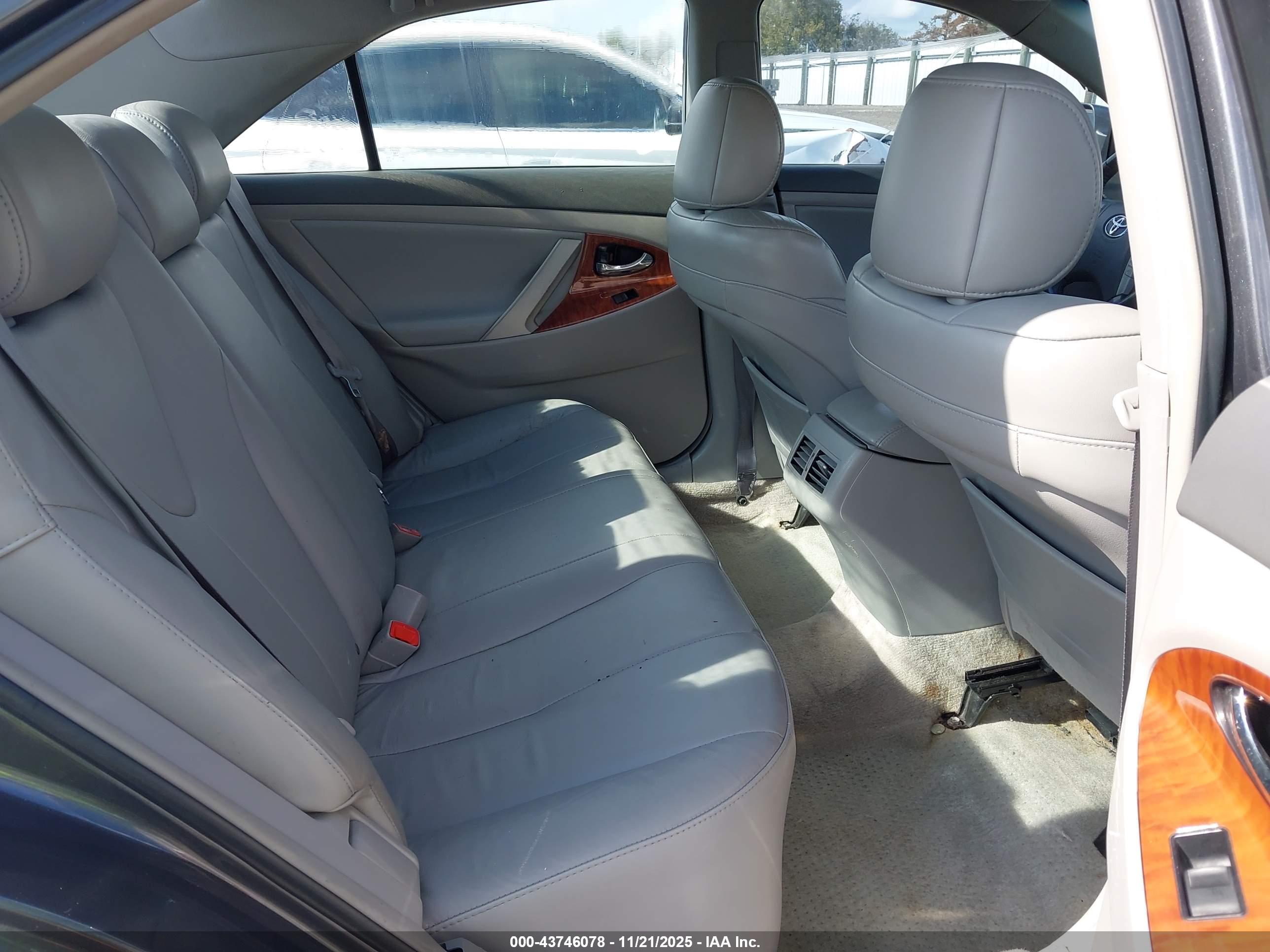 TOYOTA CAMRY image 8