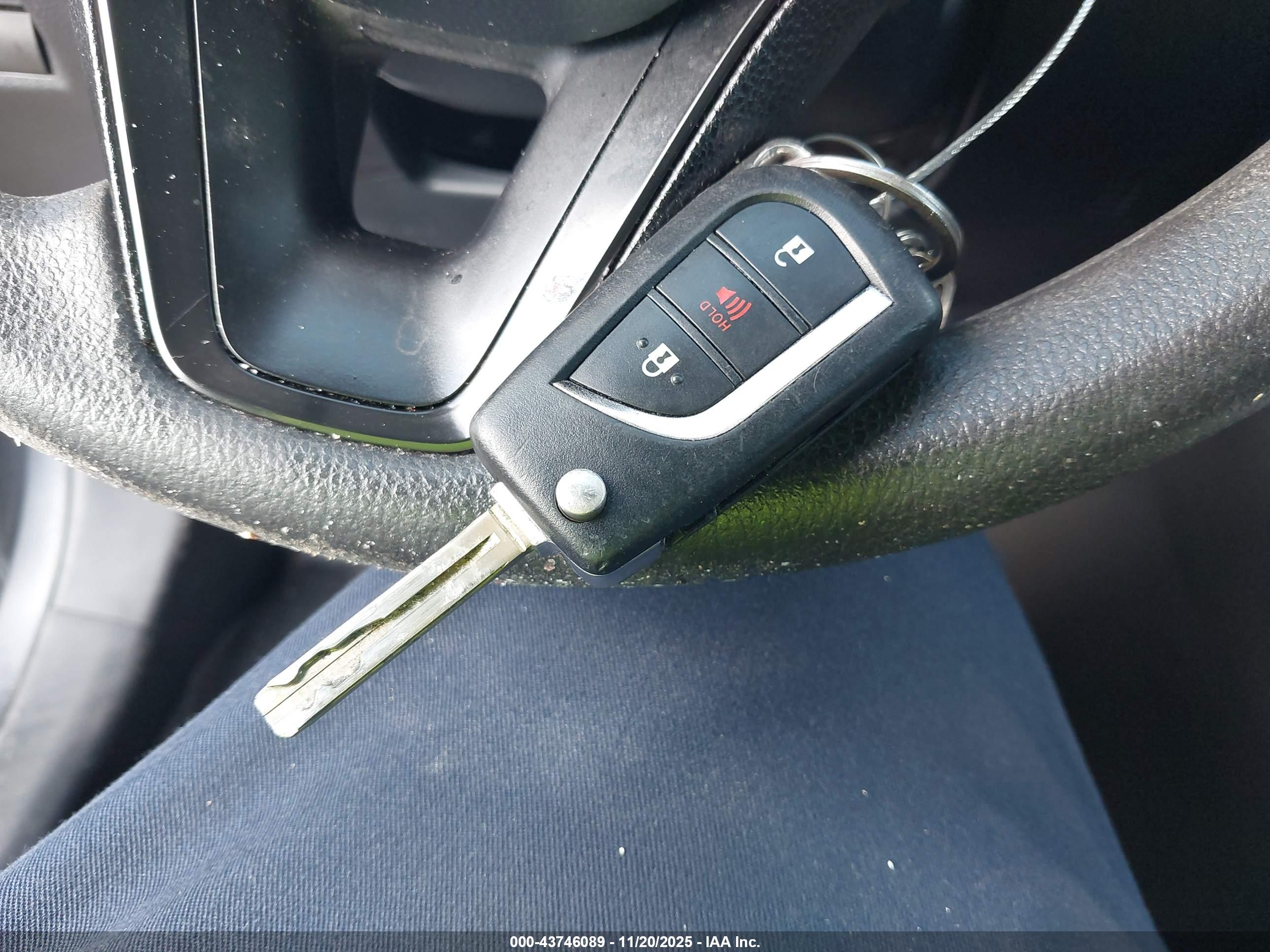 TOYOTA RAV4 image 11