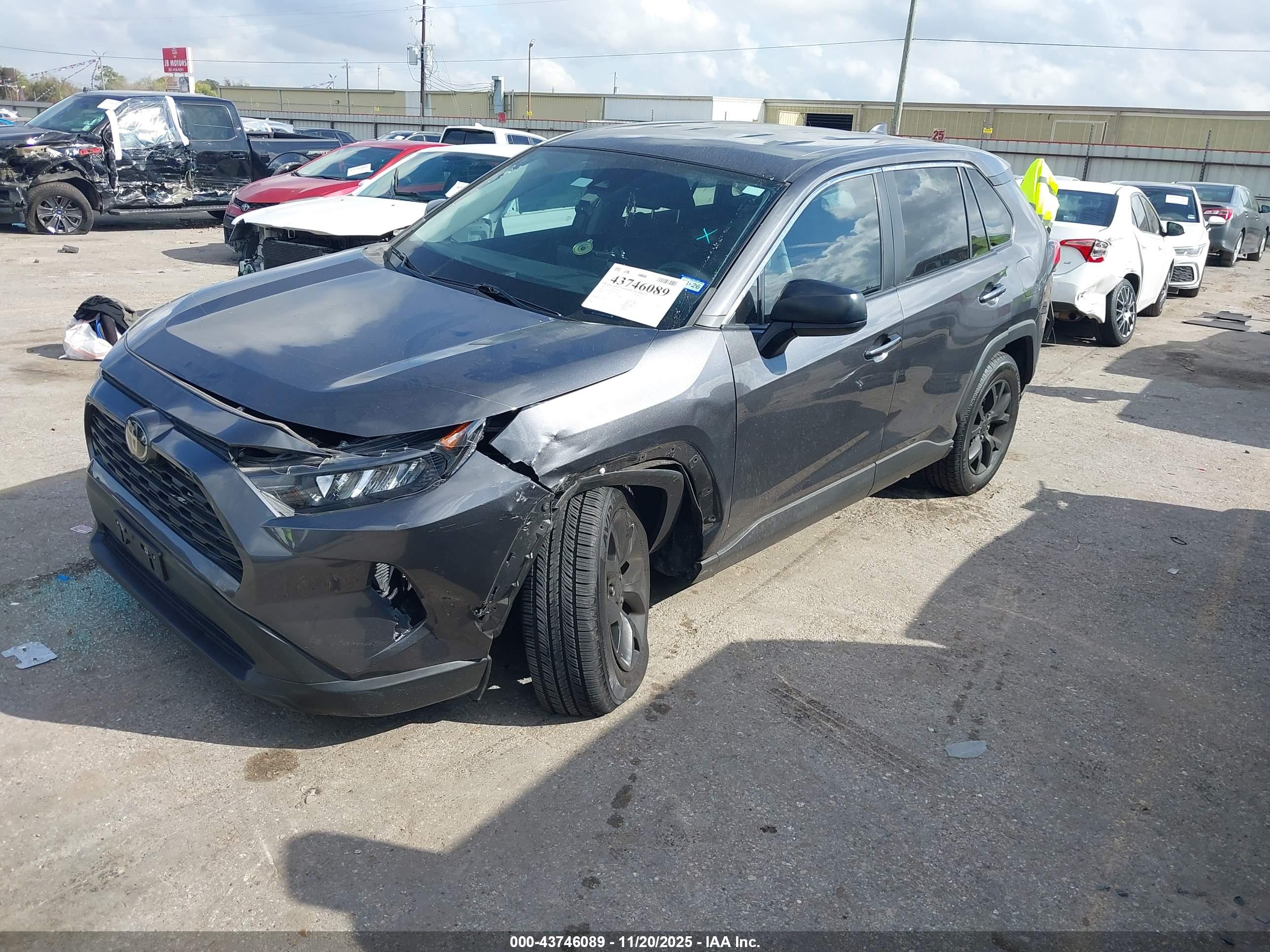 TOYOTA RAV4 image 2