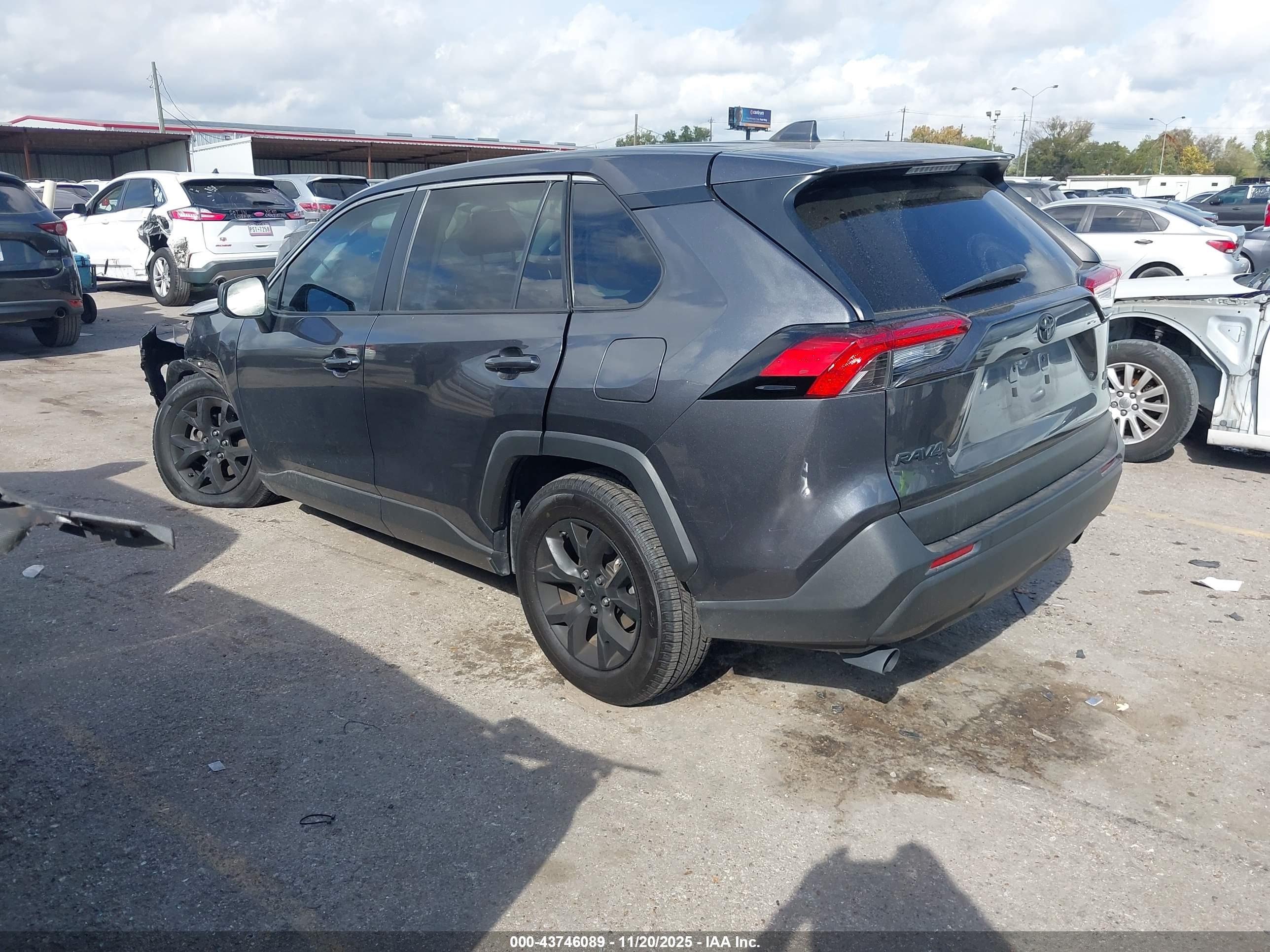 TOYOTA RAV4 image 3