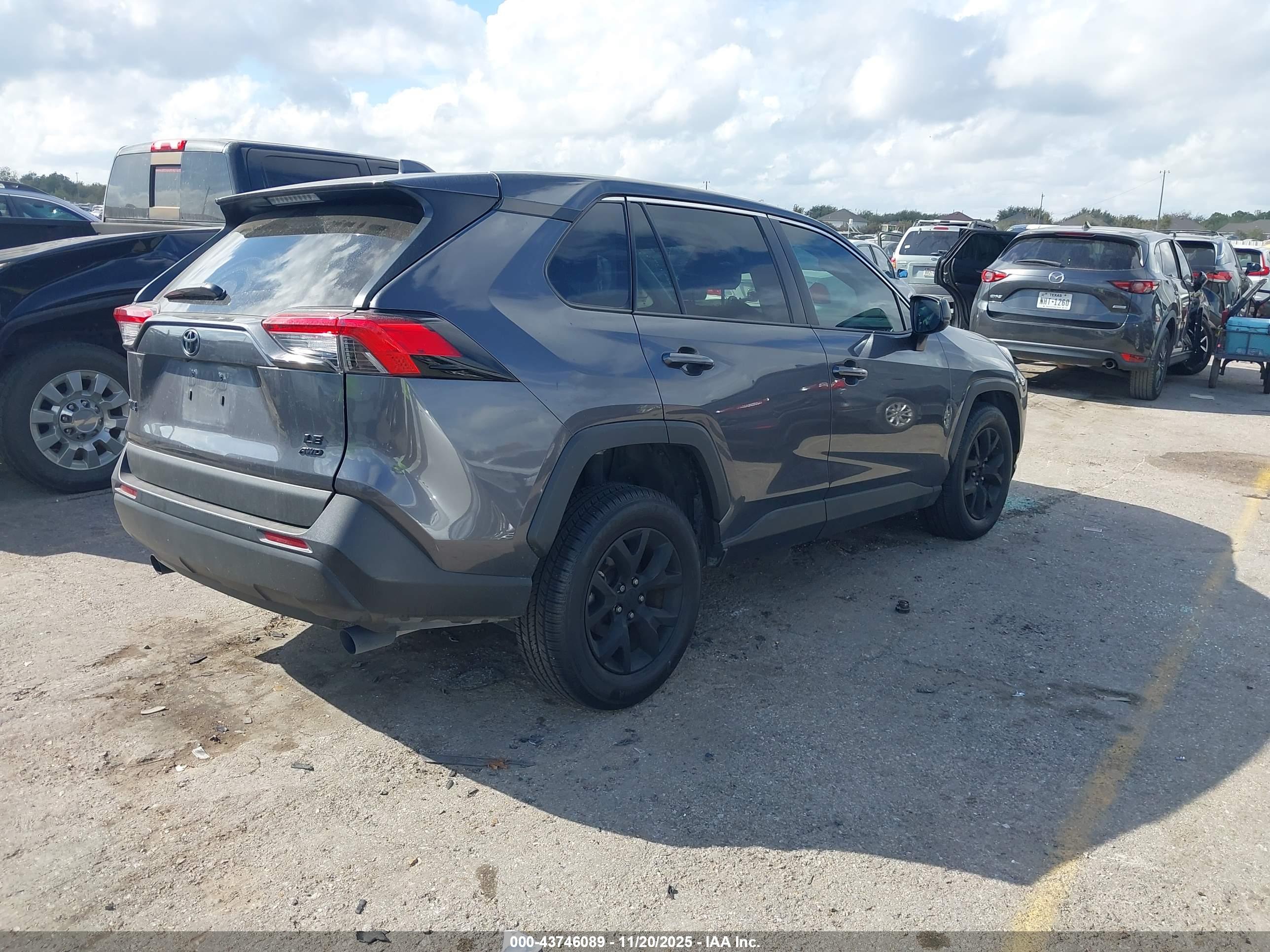 TOYOTA RAV4 image 4
