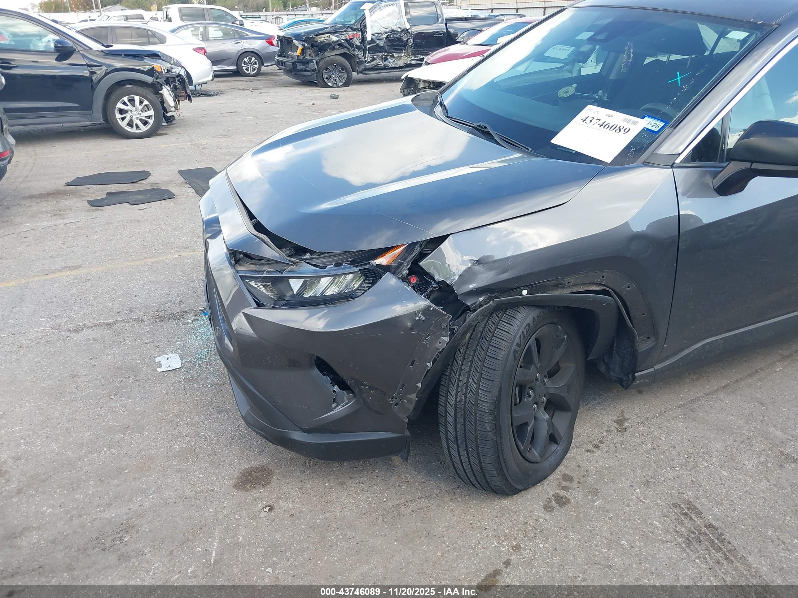 TOYOTA RAV4 image 6