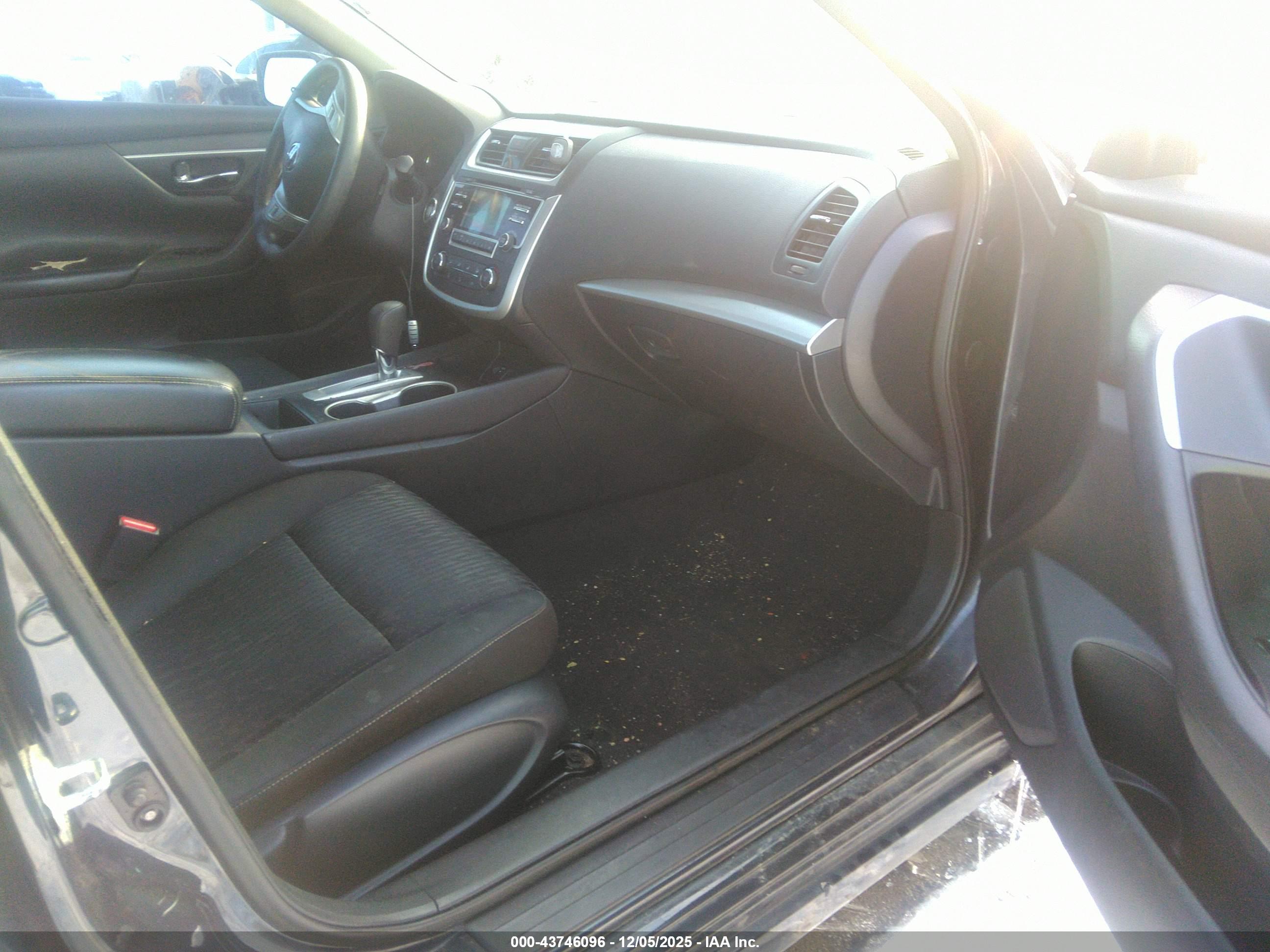 NISSAN ALTIMA image 8