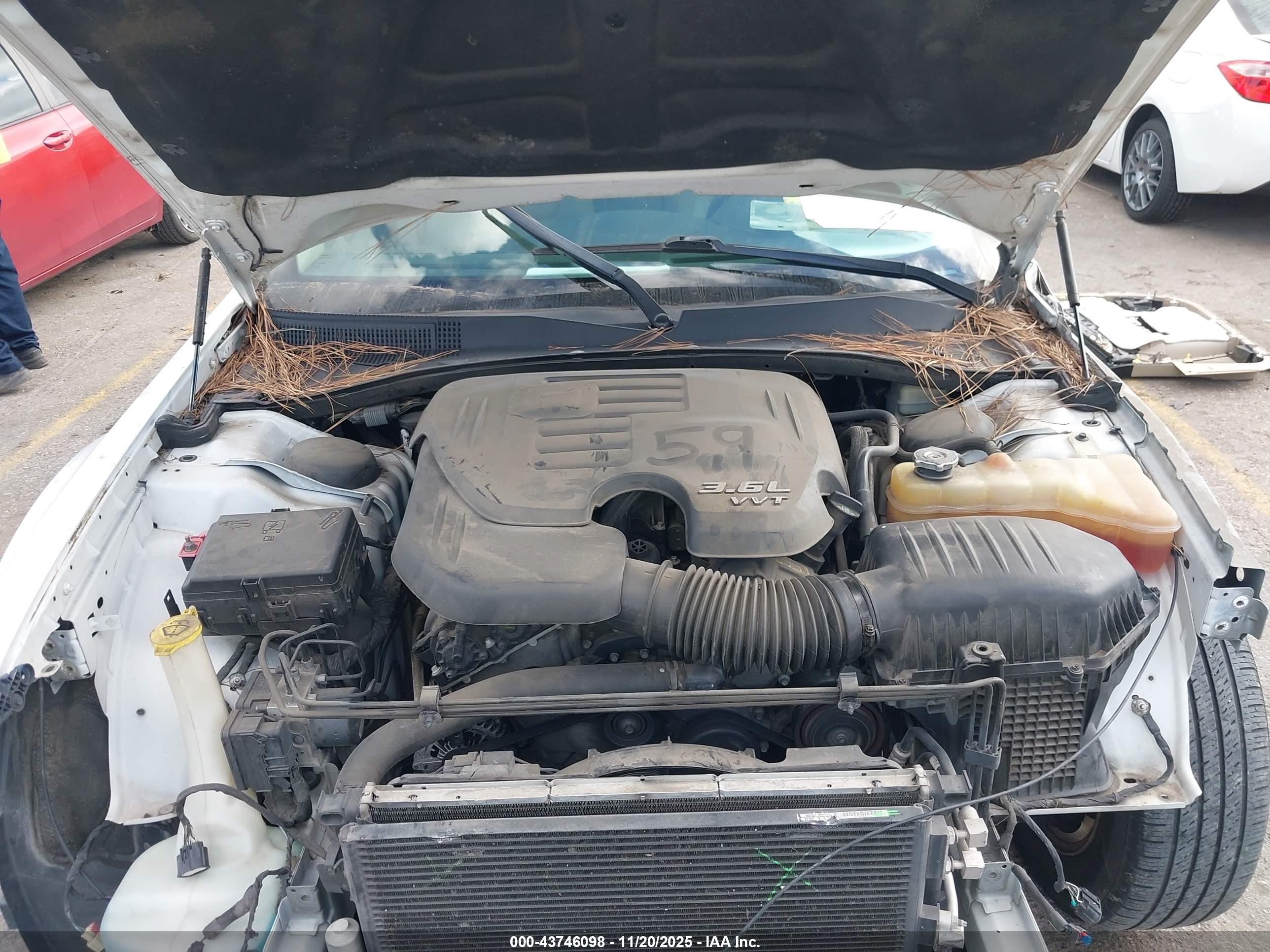 CHRYSLER 300 image 10
