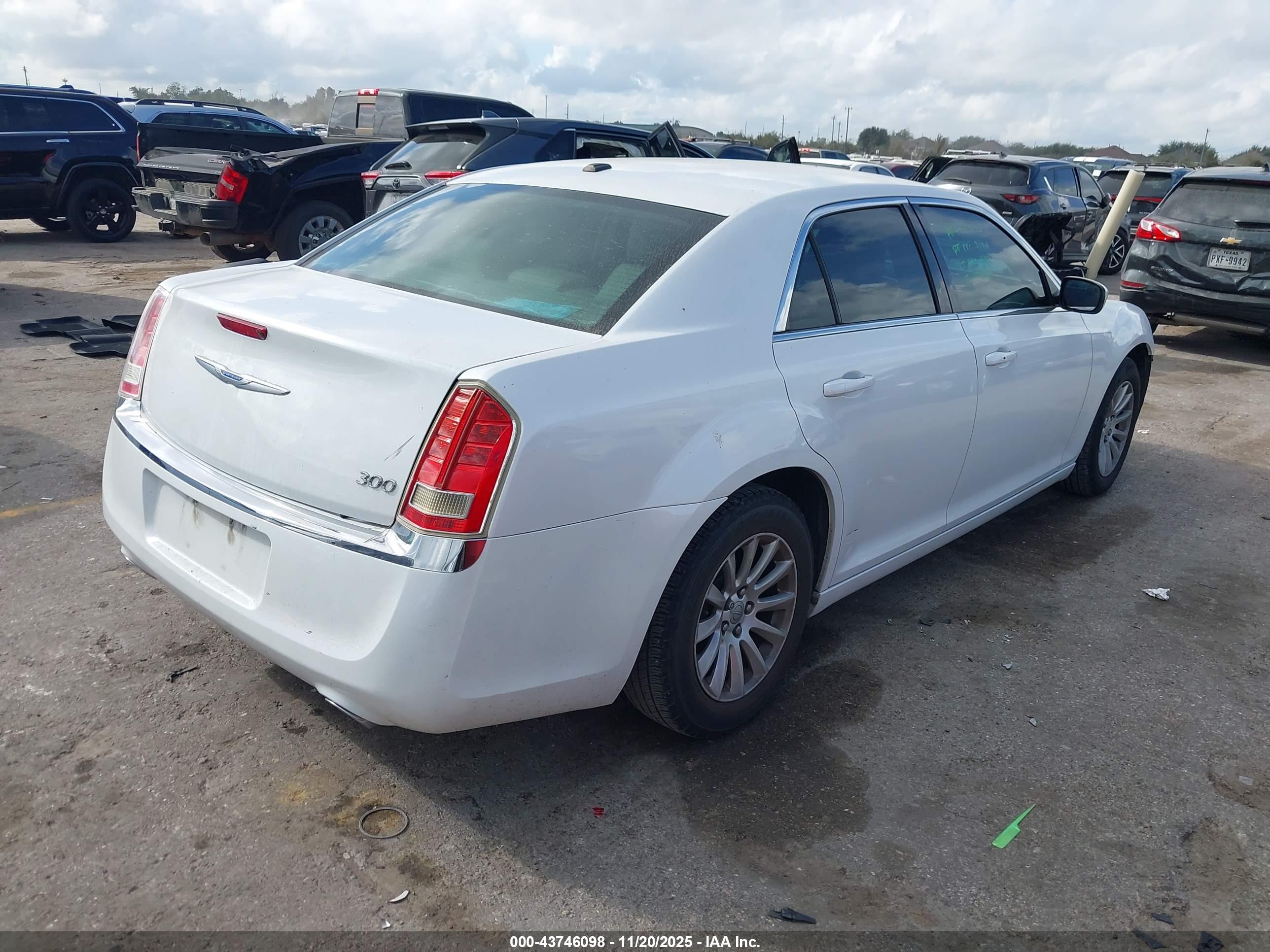 CHRYSLER 300 image 4