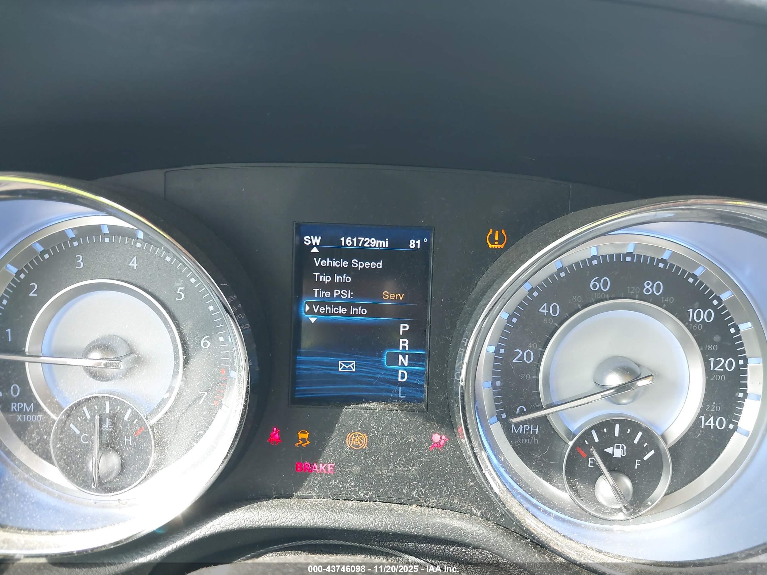 CHRYSLER 300 image 7