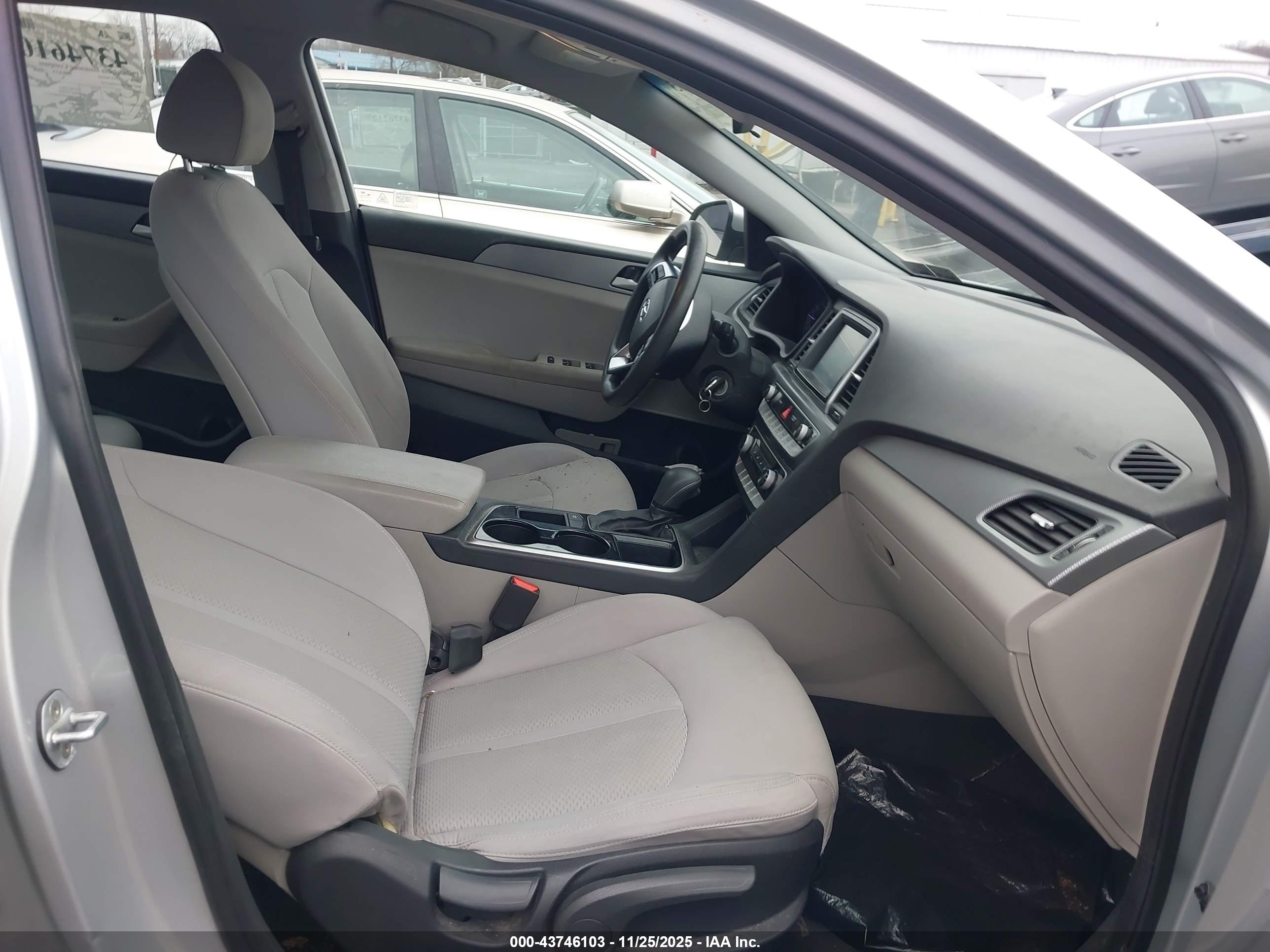 HYUNDAI SONATA image 5