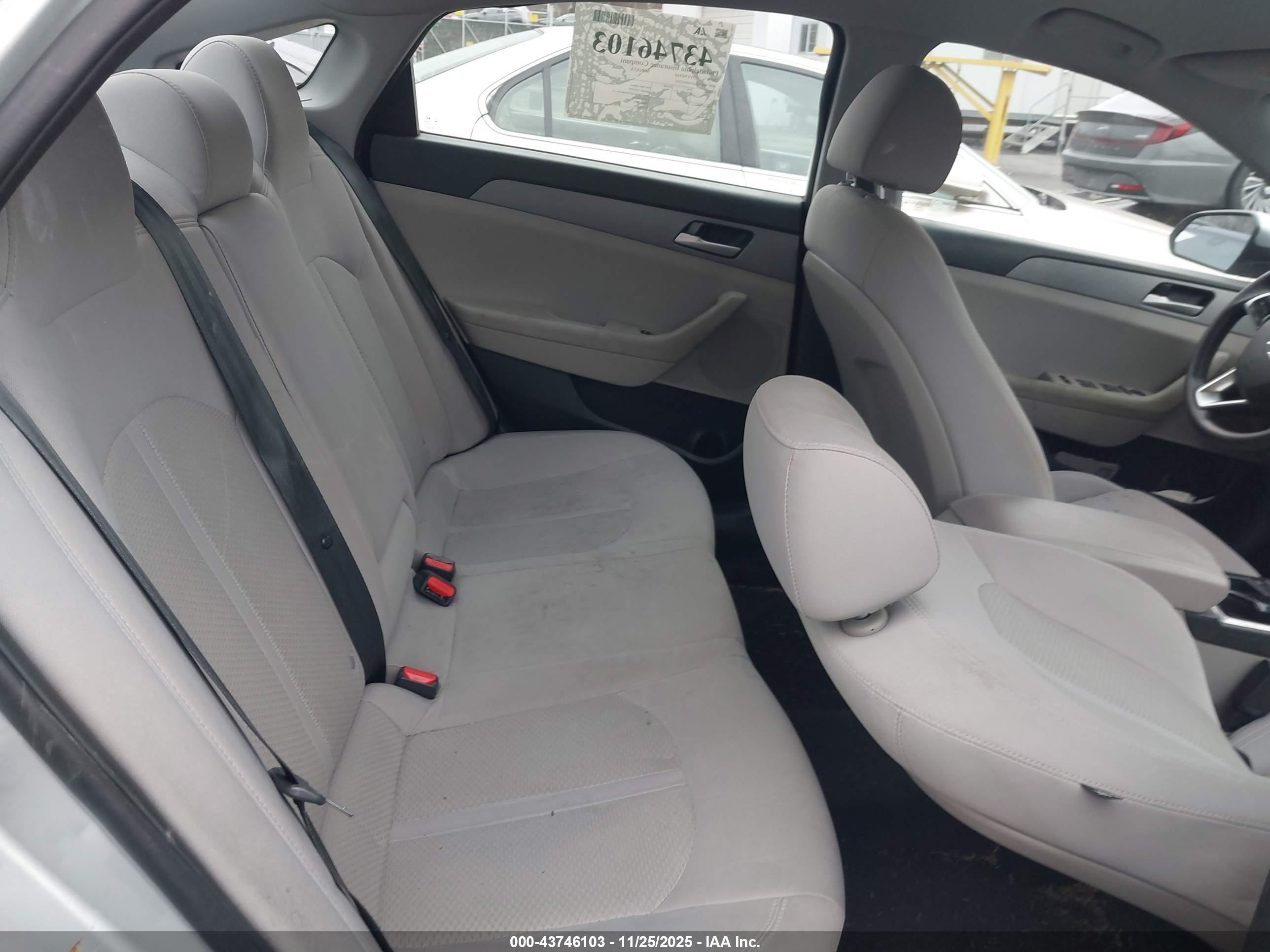 HYUNDAI SONATA image 8
