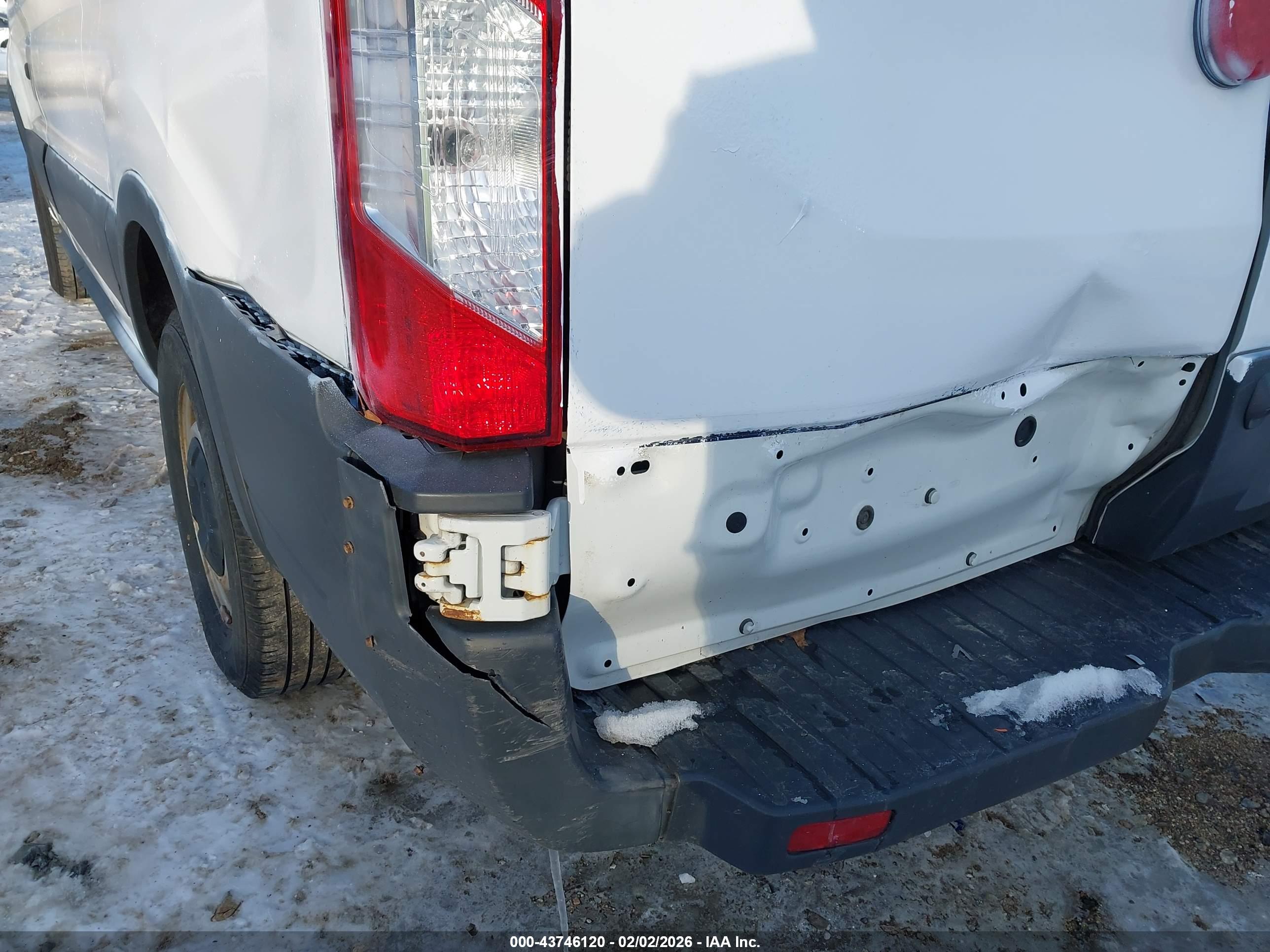 FORD TRANSIT-150 image 6