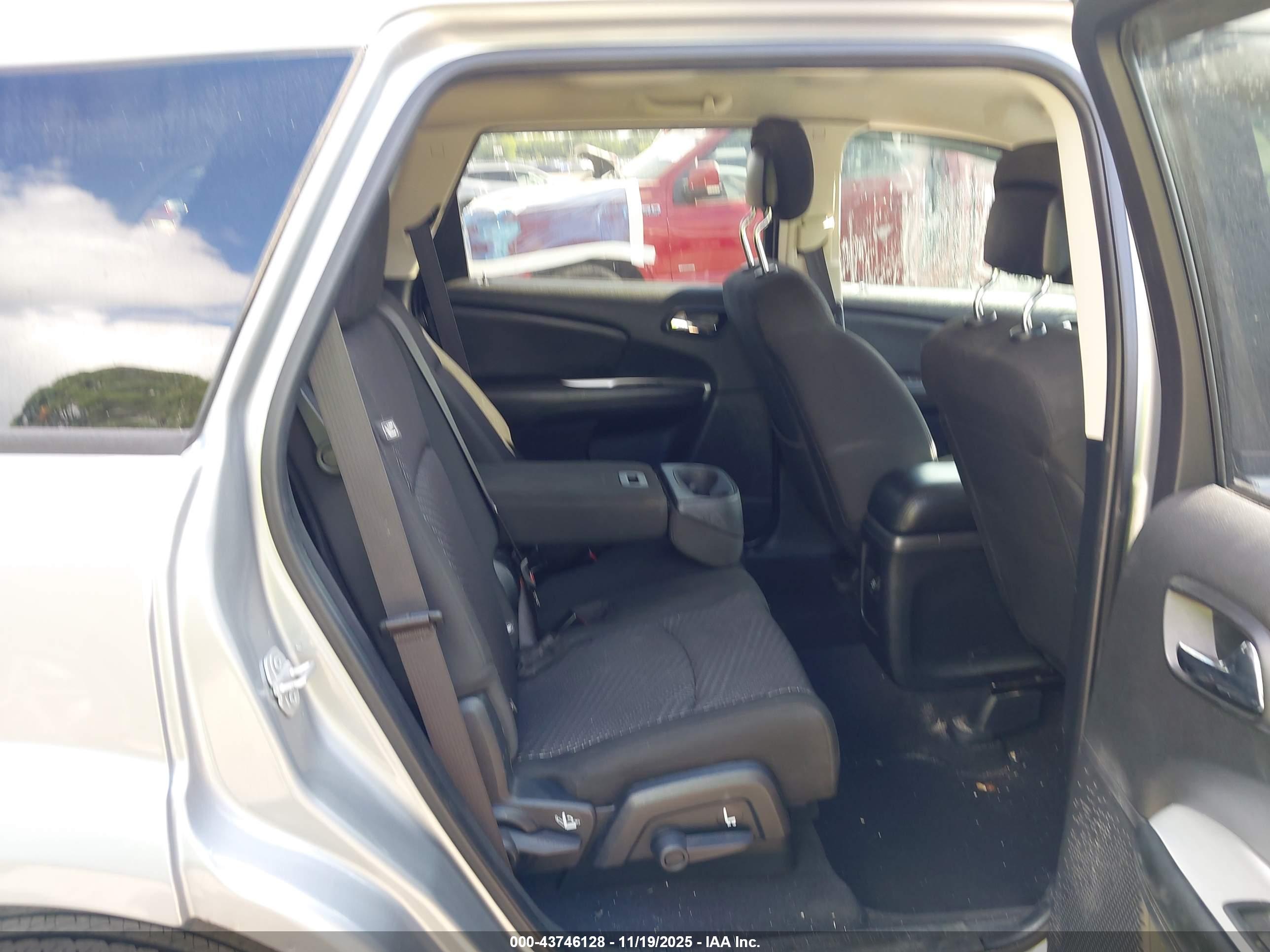 DODGE JOURNEY image 8