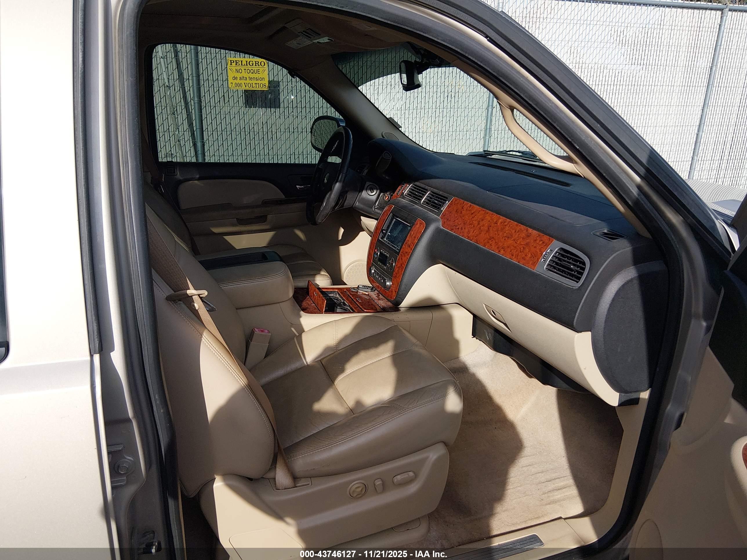 CHEVROLET TAHOE image 5