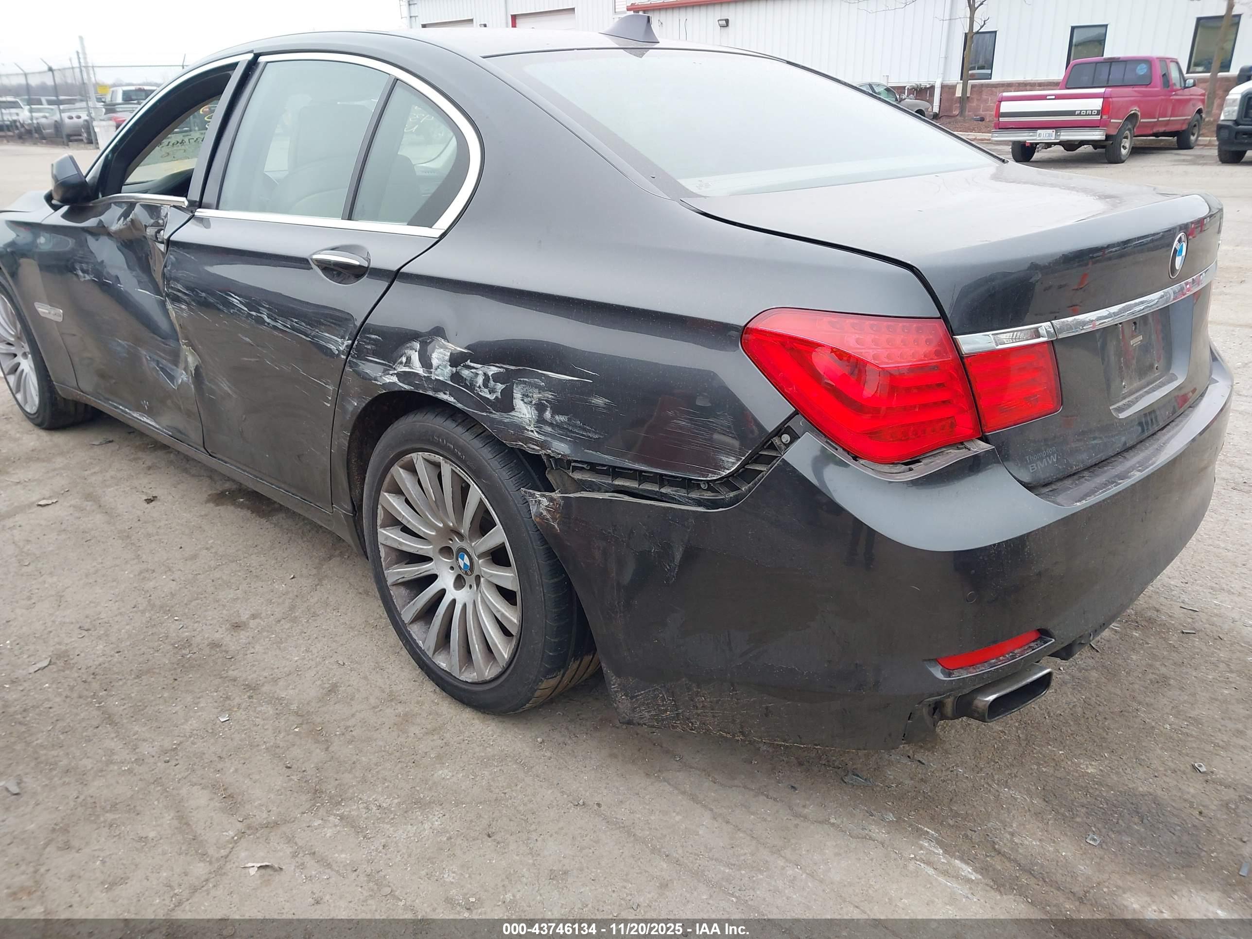BMW 750I image 3