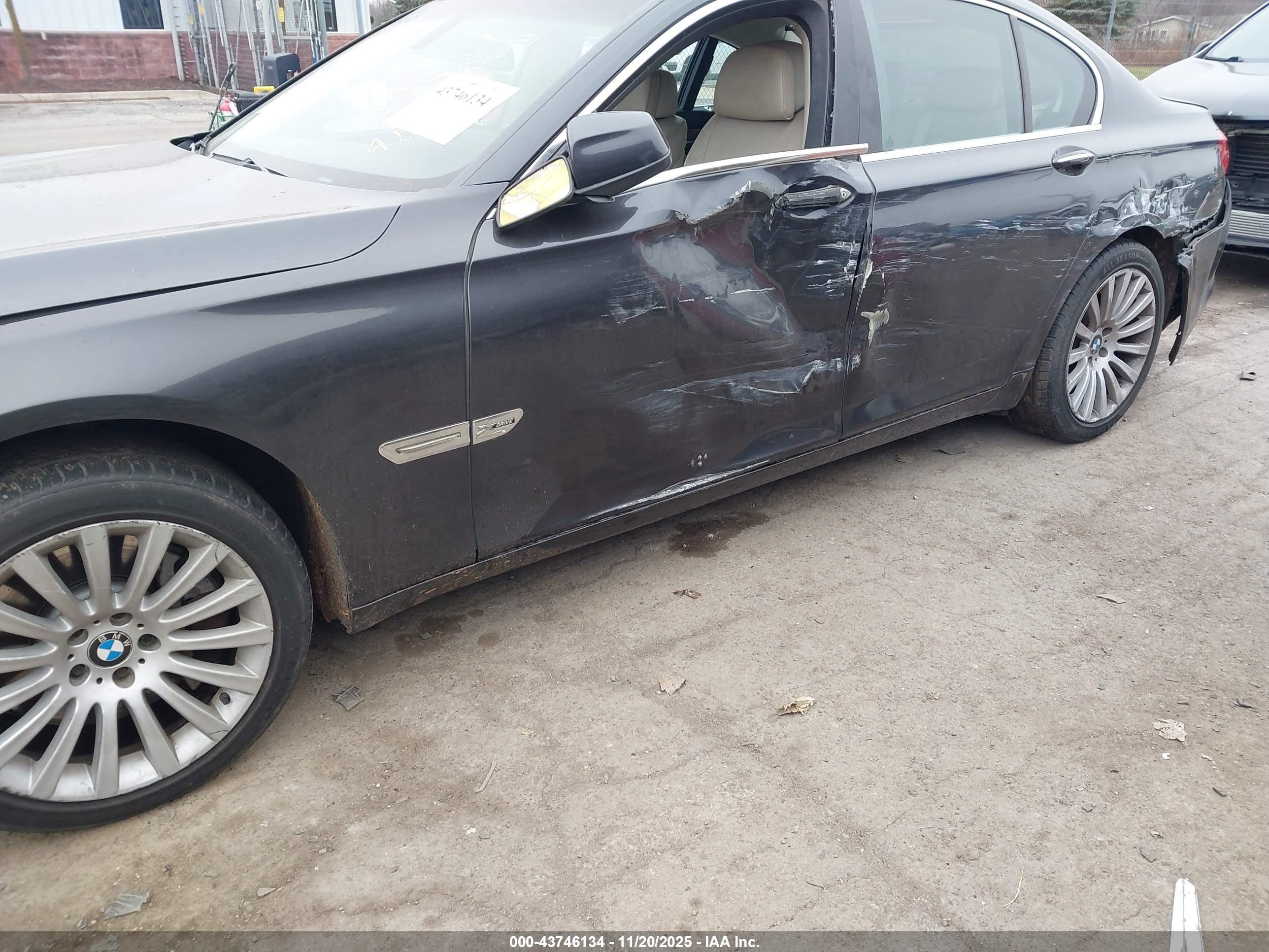 BMW 750I image 6
