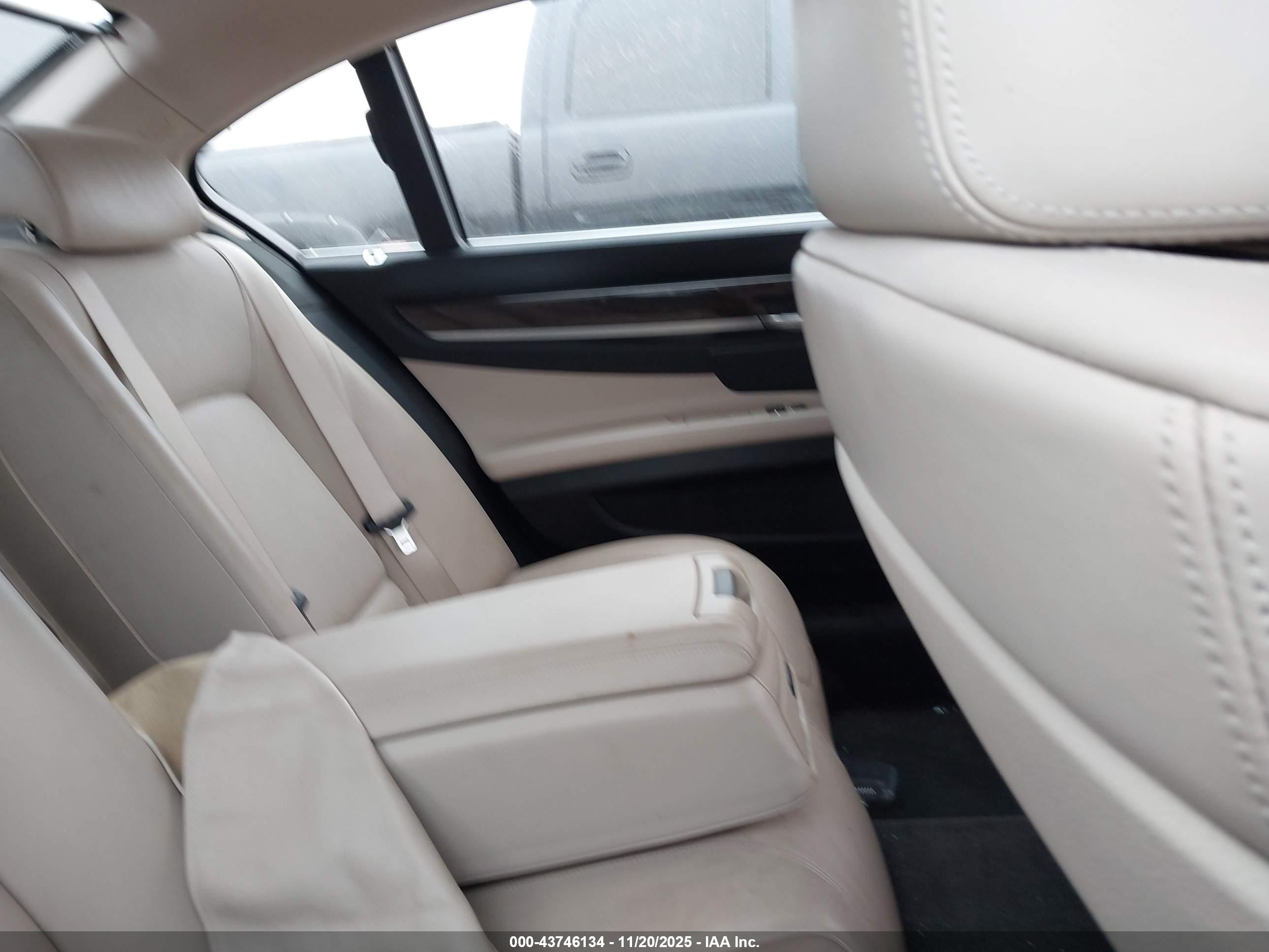 BMW 750I image 8