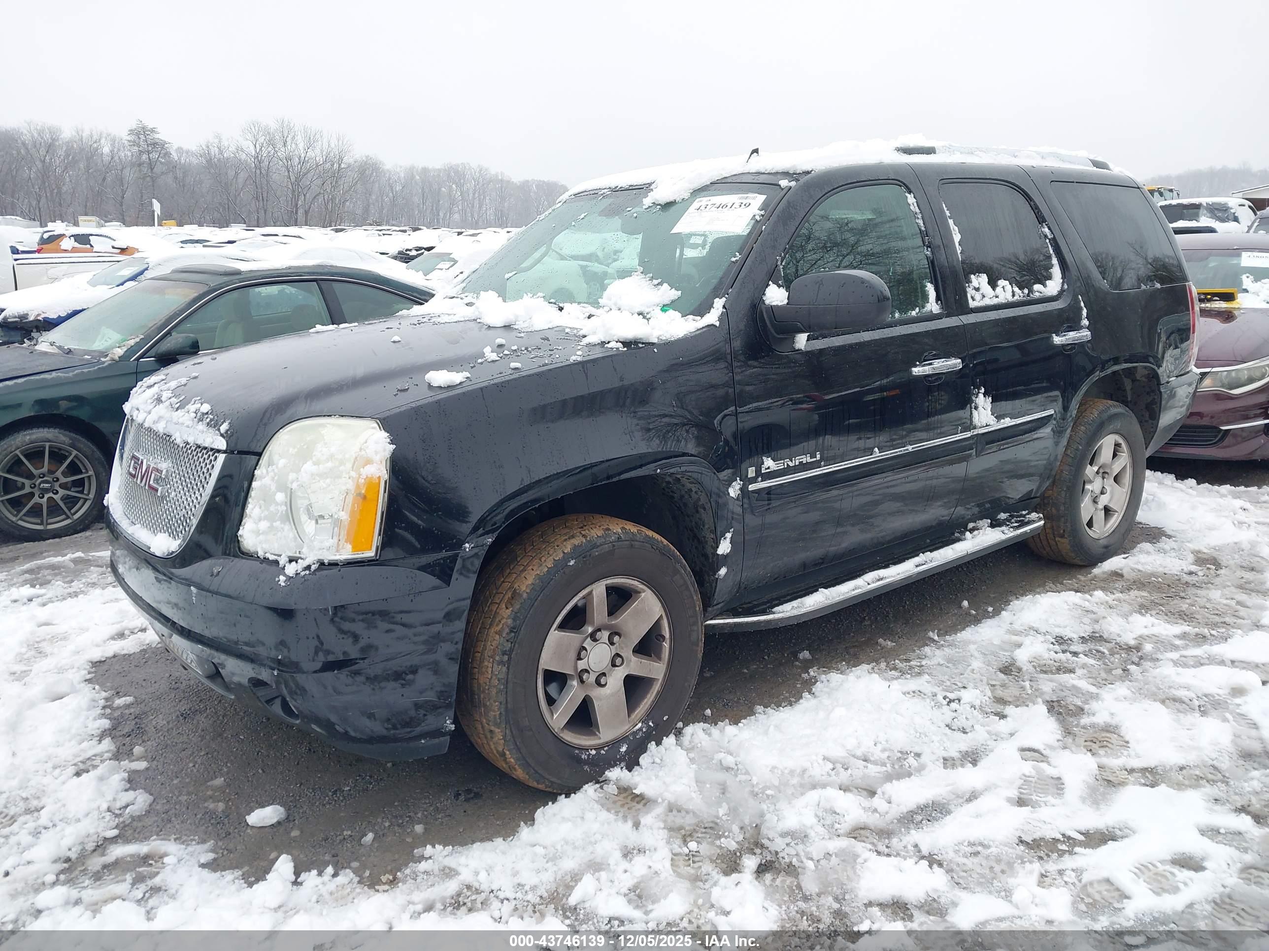 GMC YUKON image 2