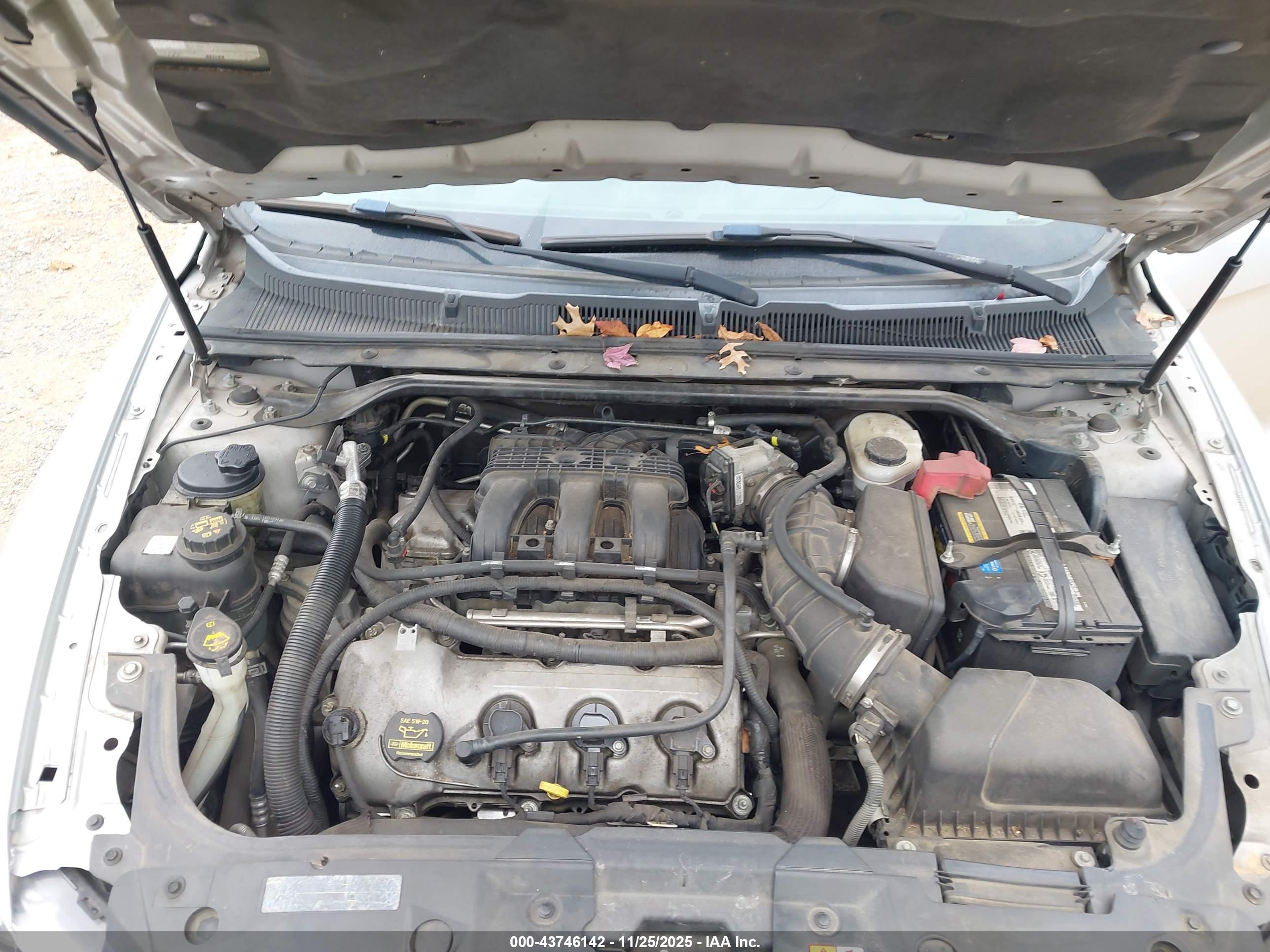 FORD TAURUS image 10