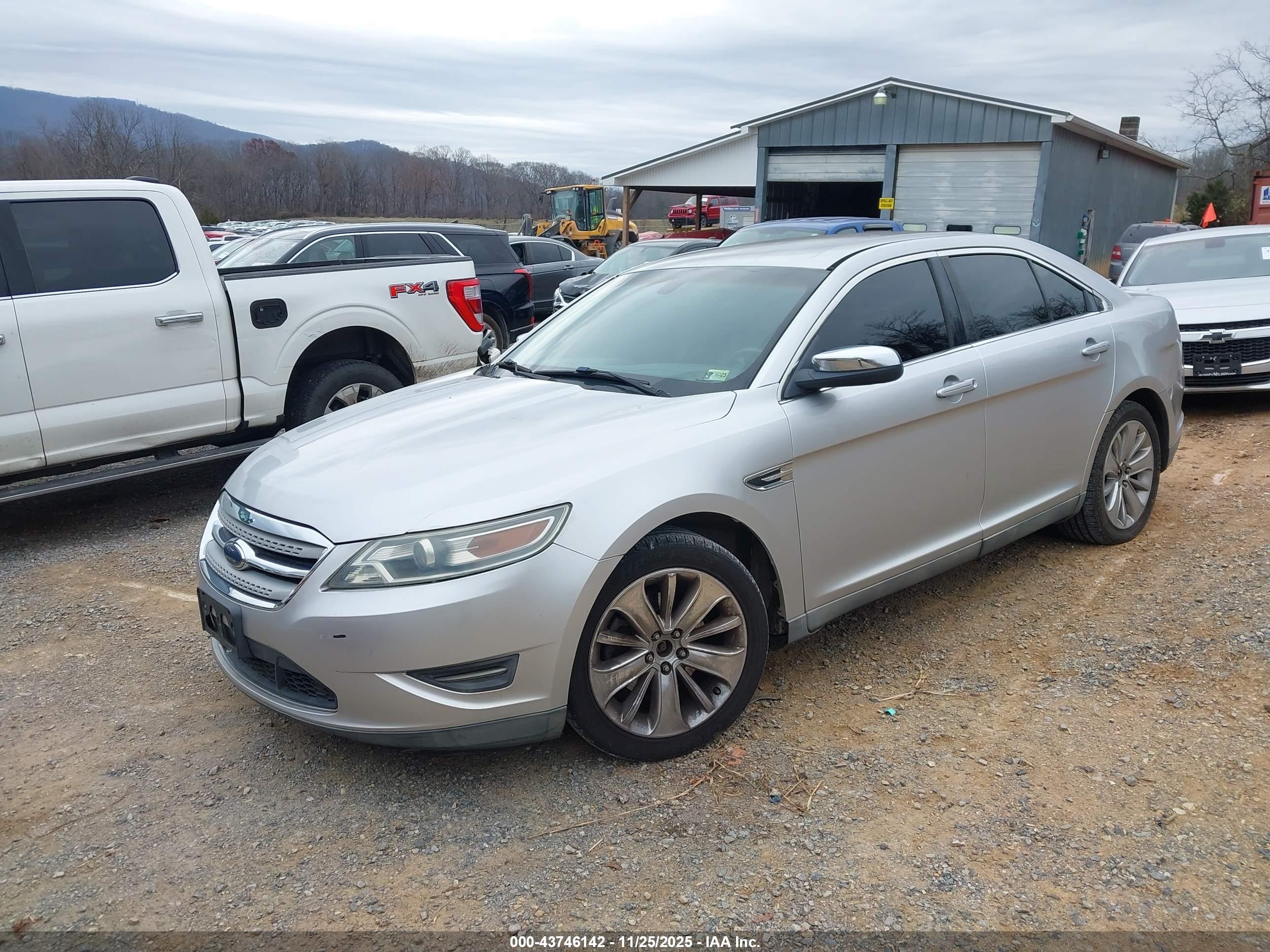 FORD TAURUS image 2