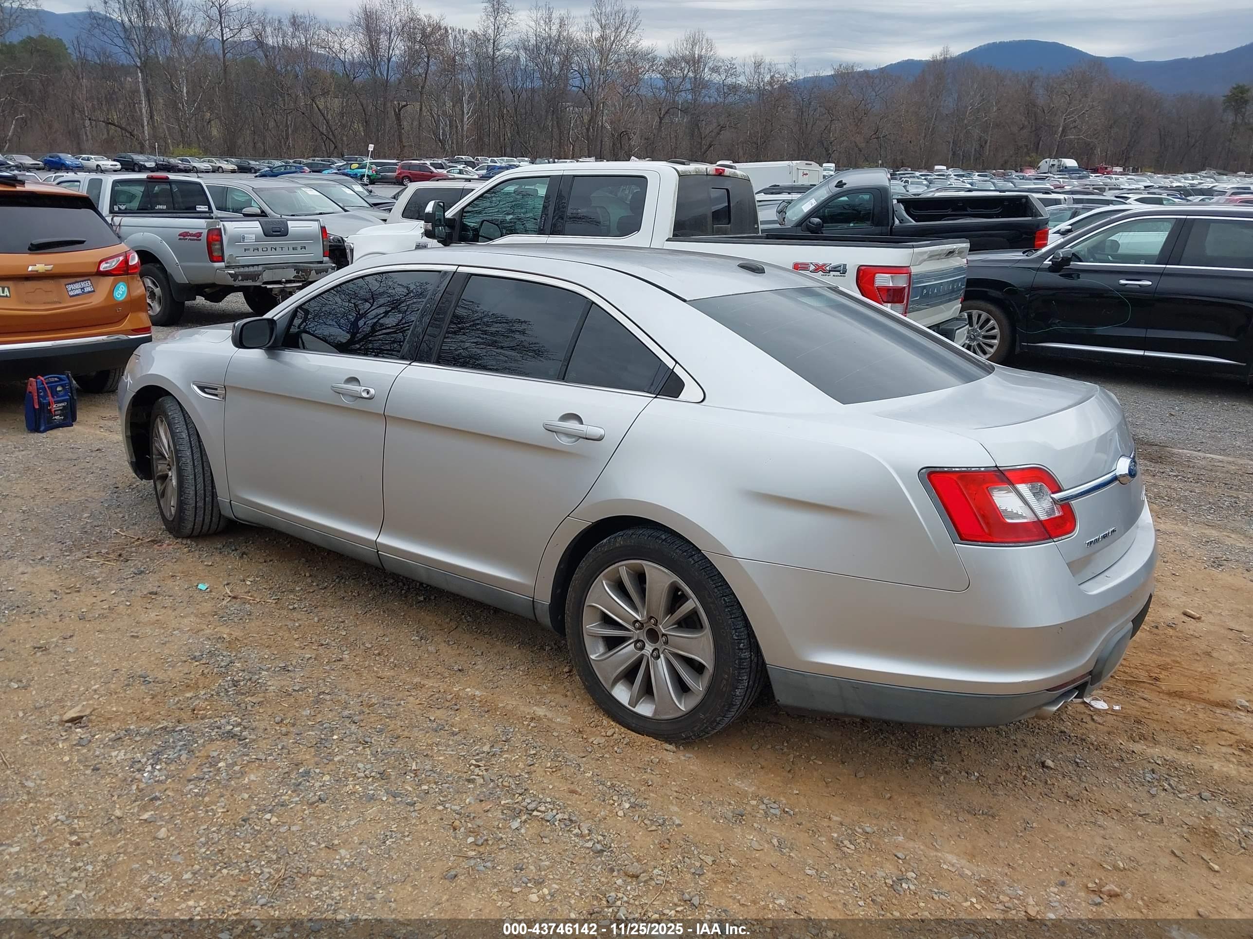 FORD TAURUS image 3