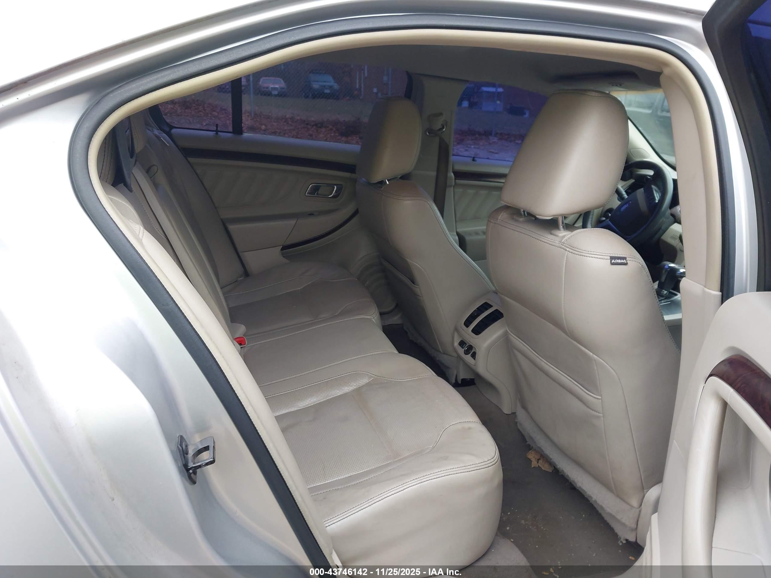 FORD TAURUS image 8