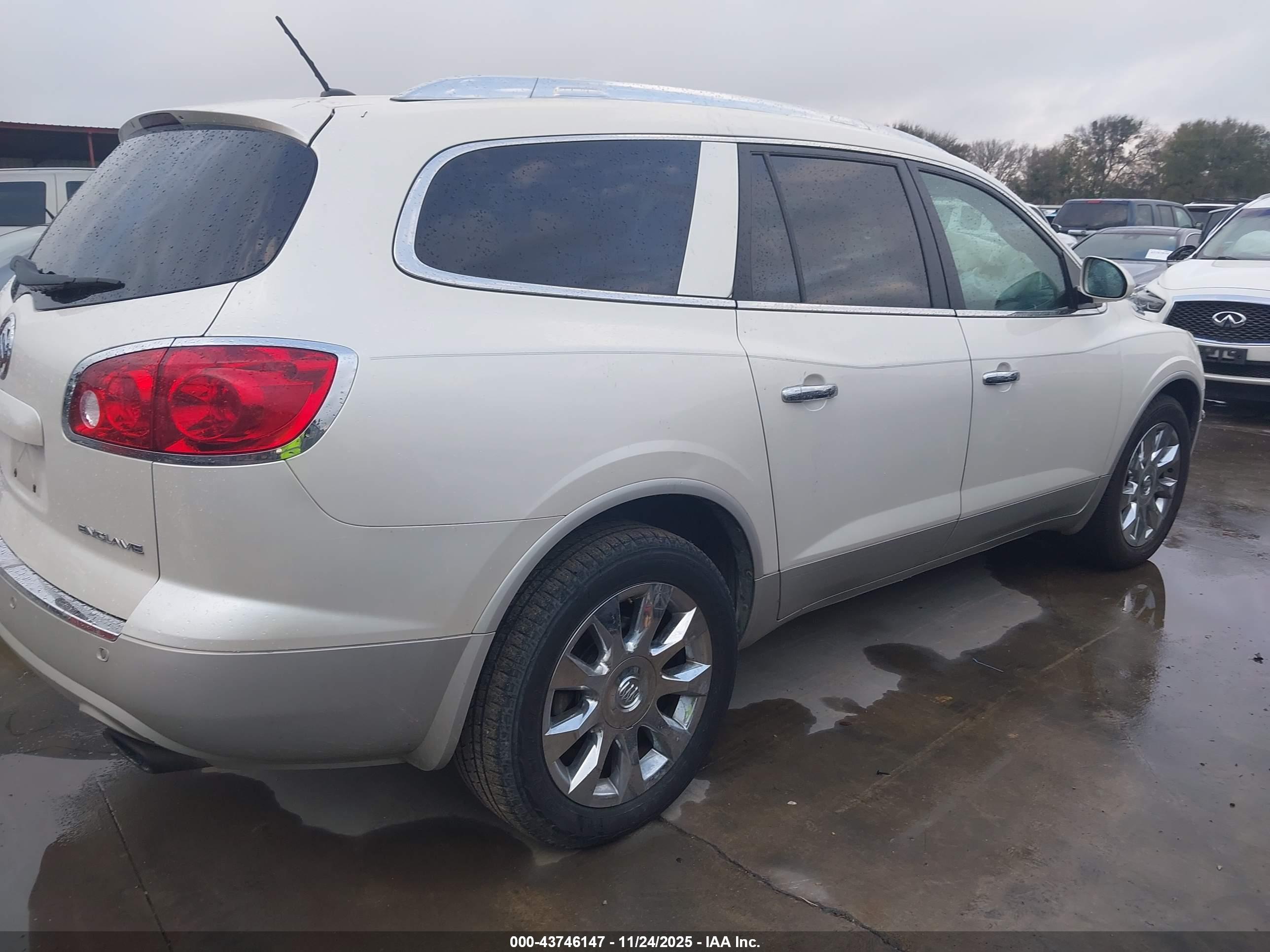 BUICK ENCLAVE image 4