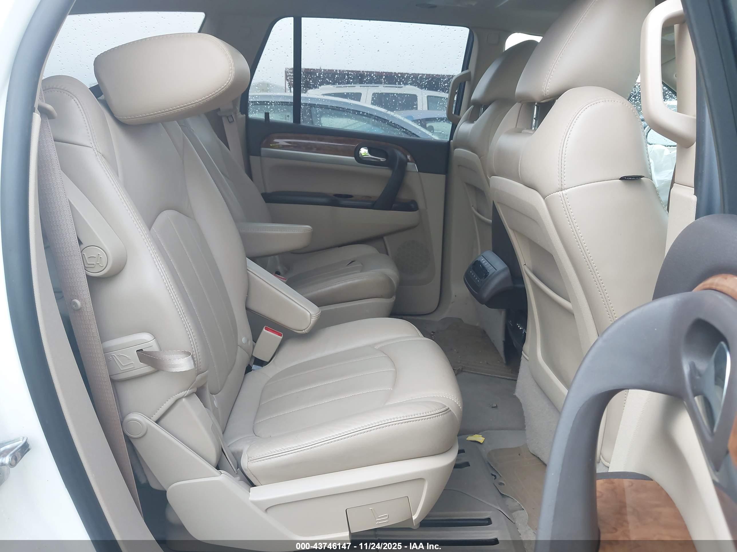BUICK ENCLAVE image 8