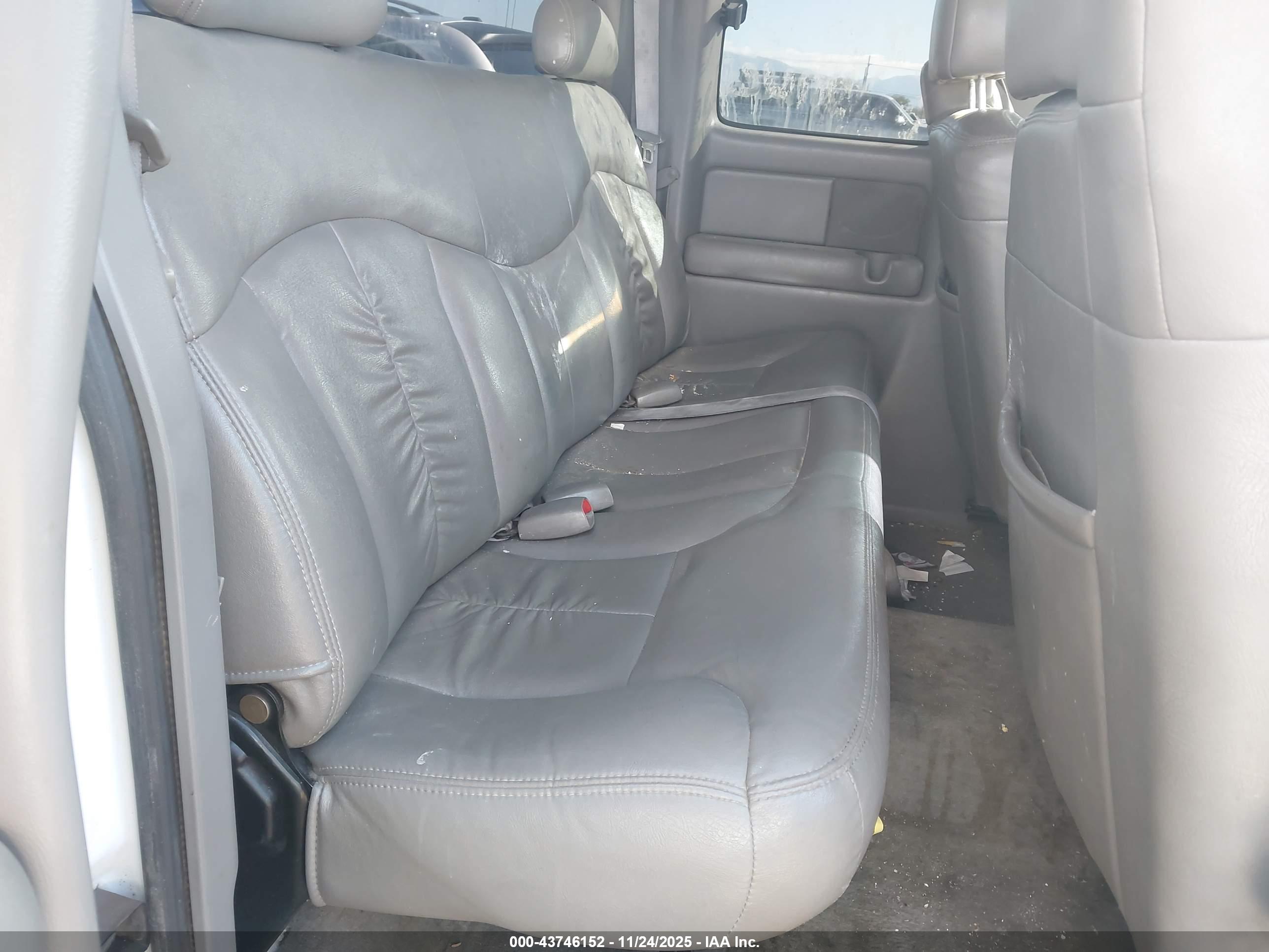 GMC SIERRA image 8