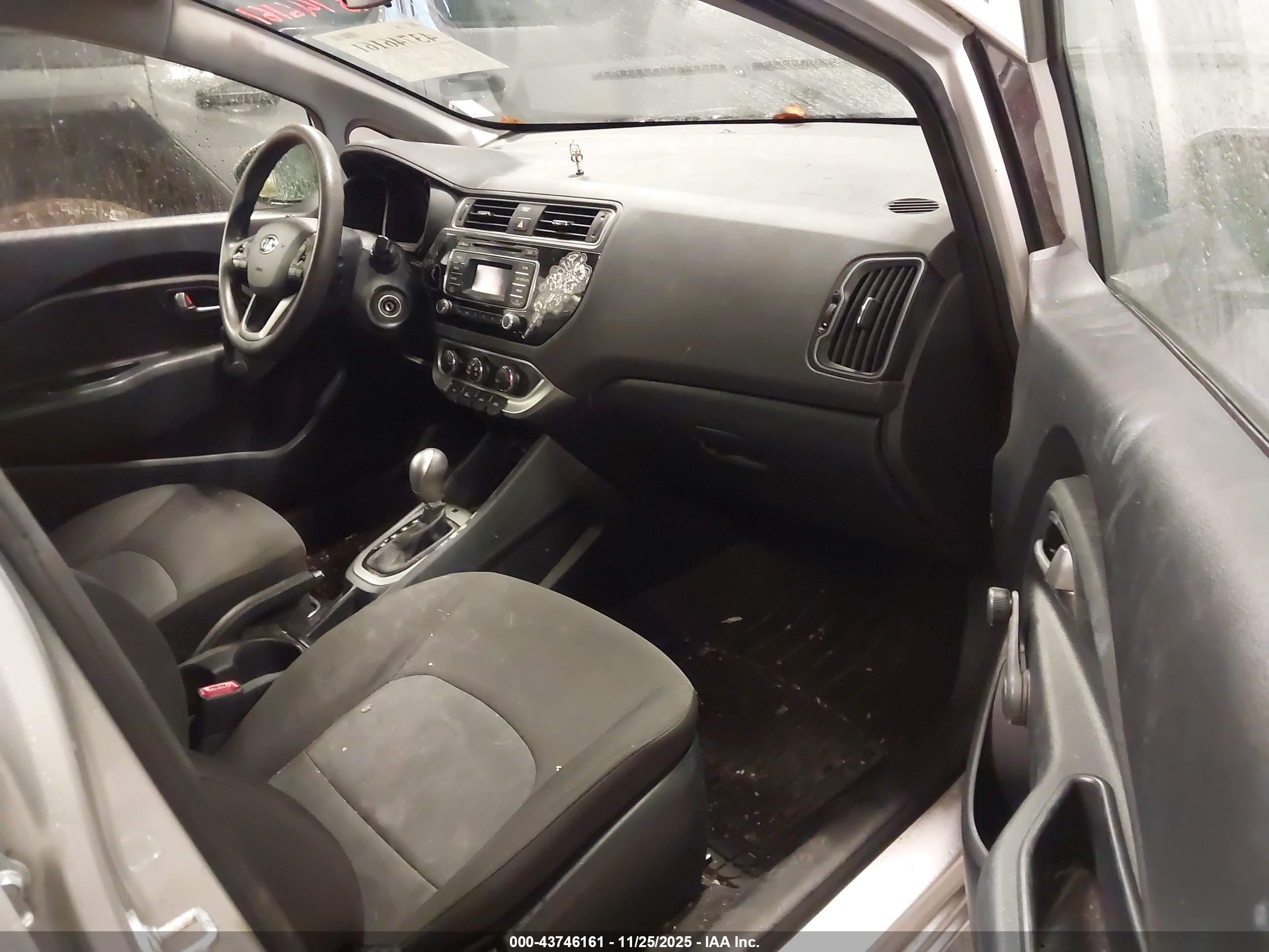 KIA RIO image 5