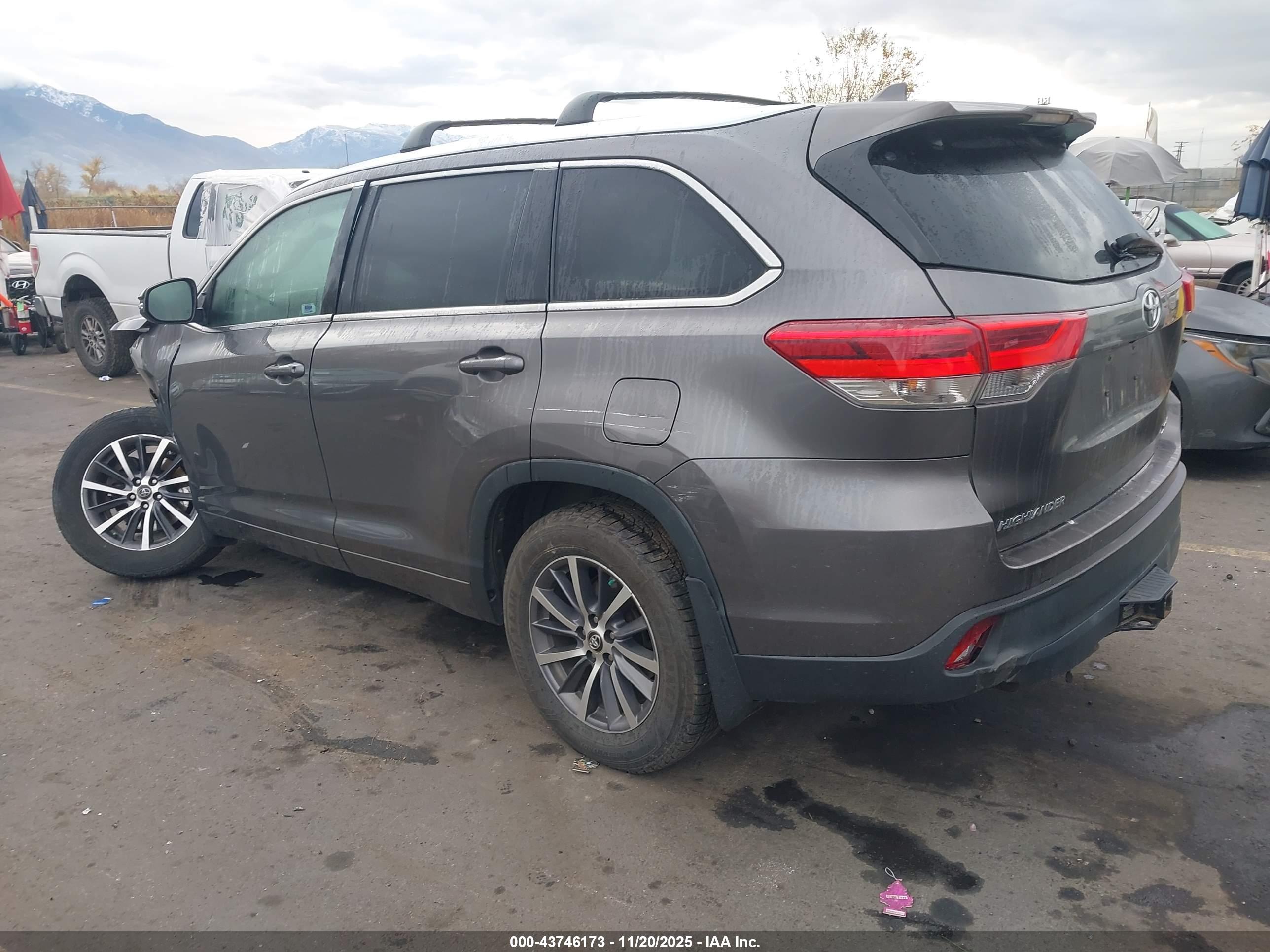 TOYOTA HIGHLANDER image 3