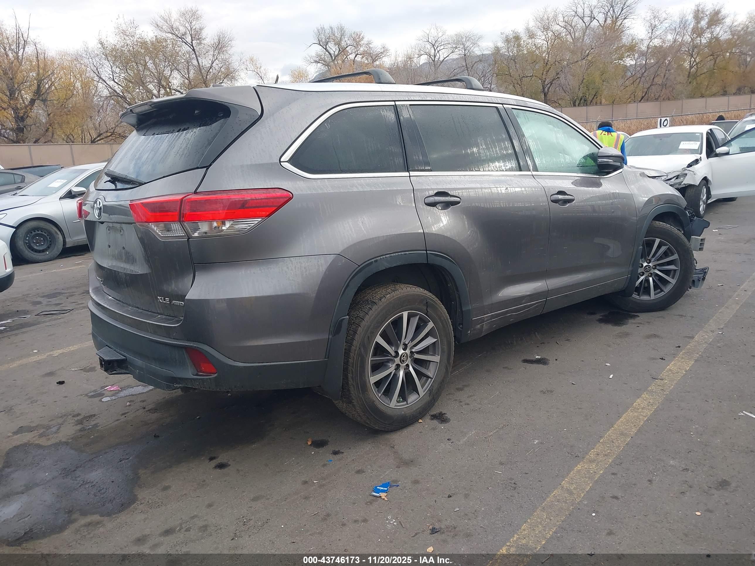 TOYOTA HIGHLANDER image 4