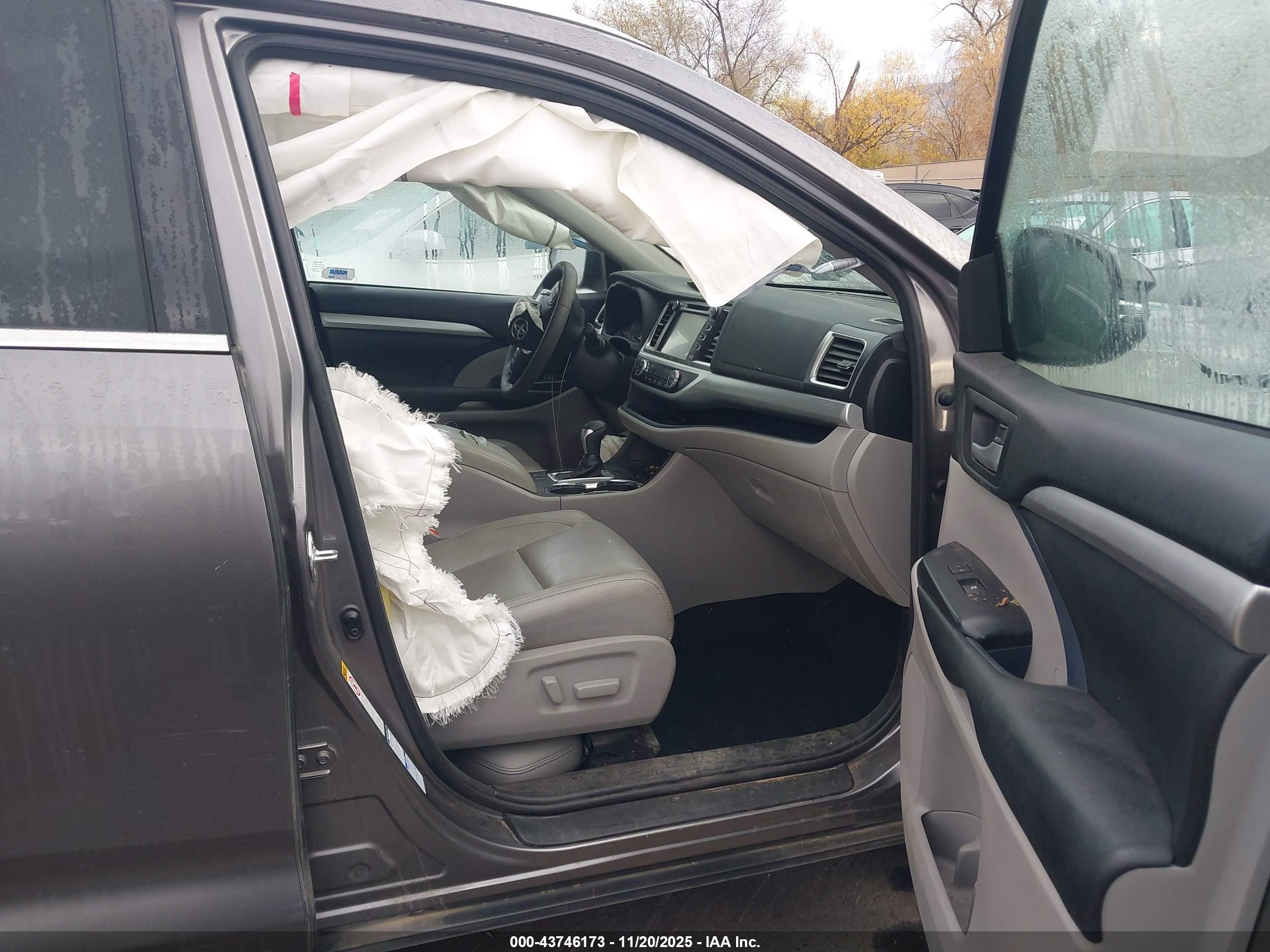 TOYOTA HIGHLANDER image 5