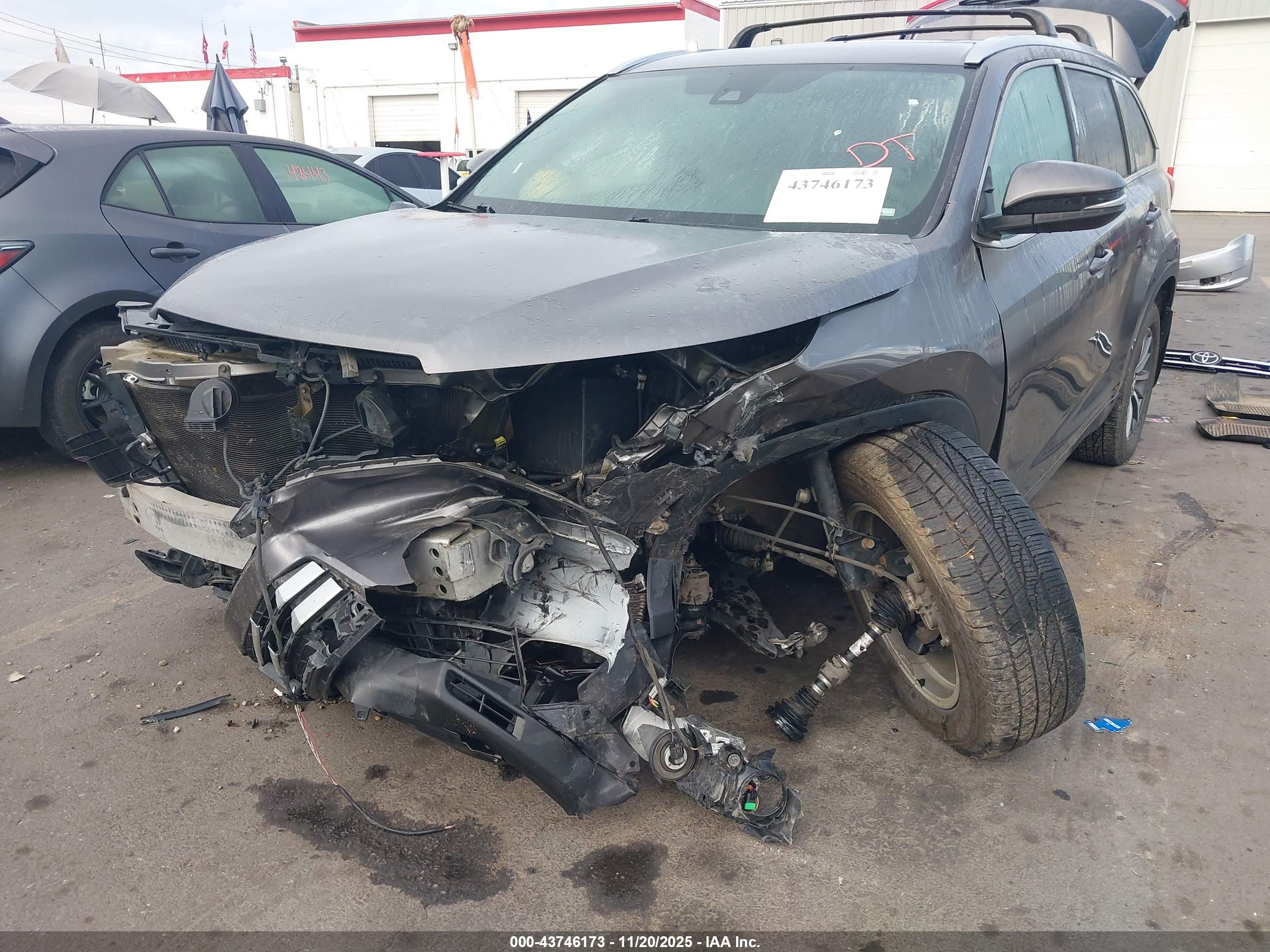 TOYOTA HIGHLANDER image 6
