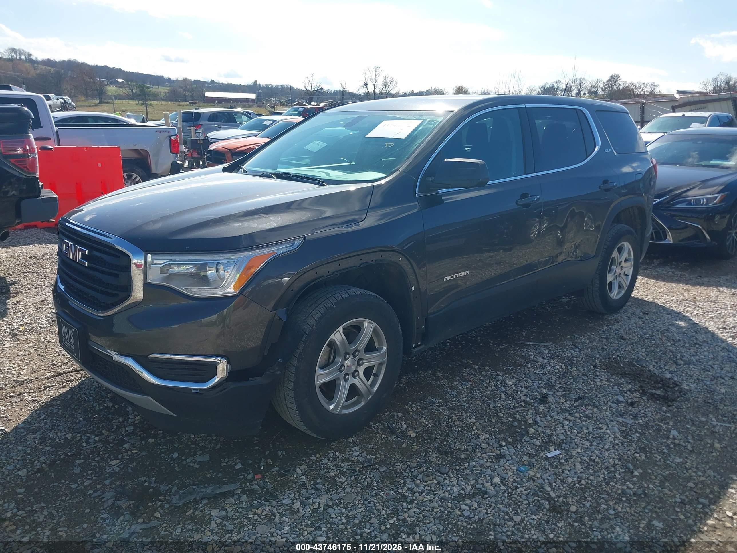 GMC ACADIA image 2