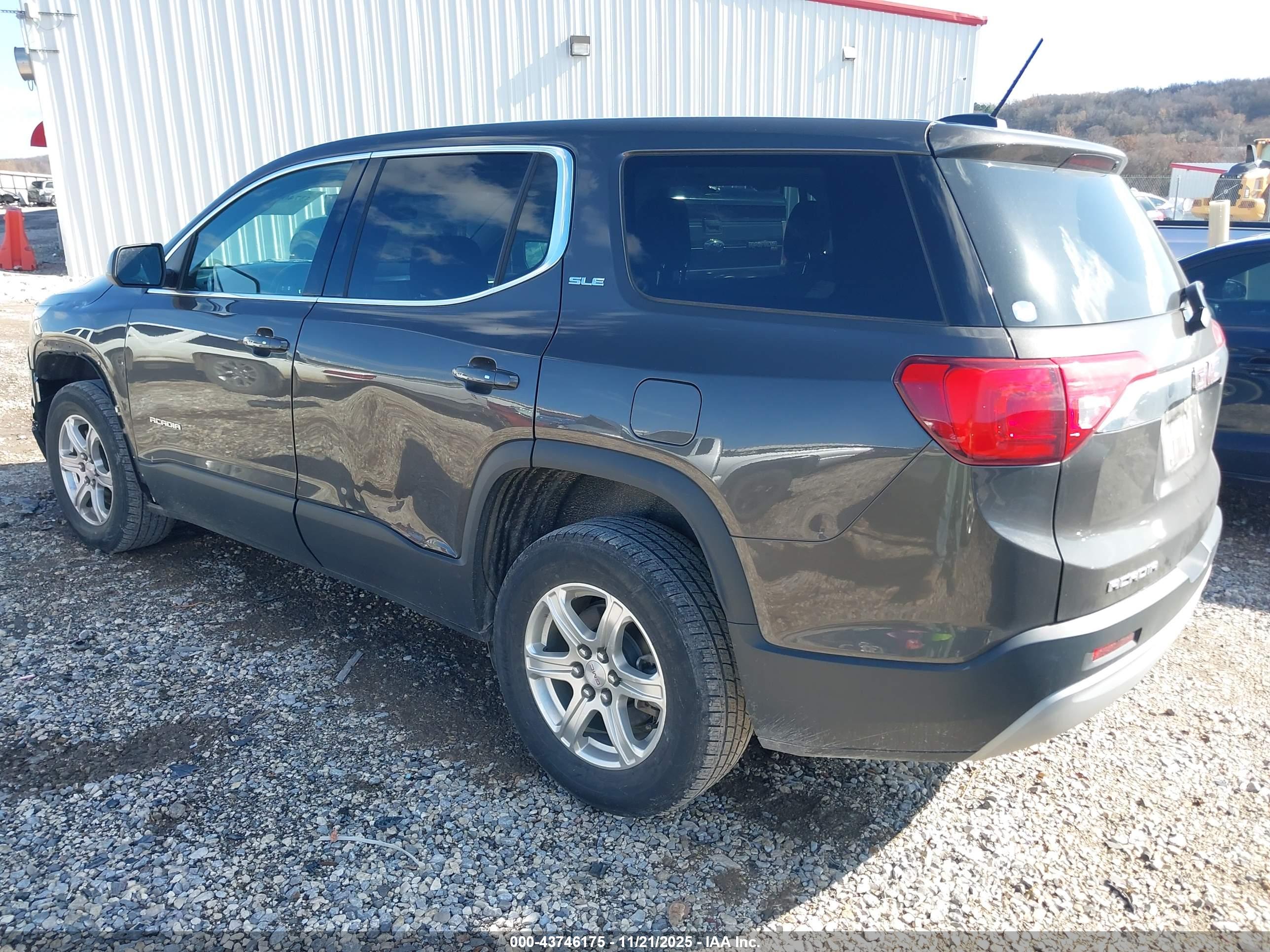 GMC ACADIA image 3