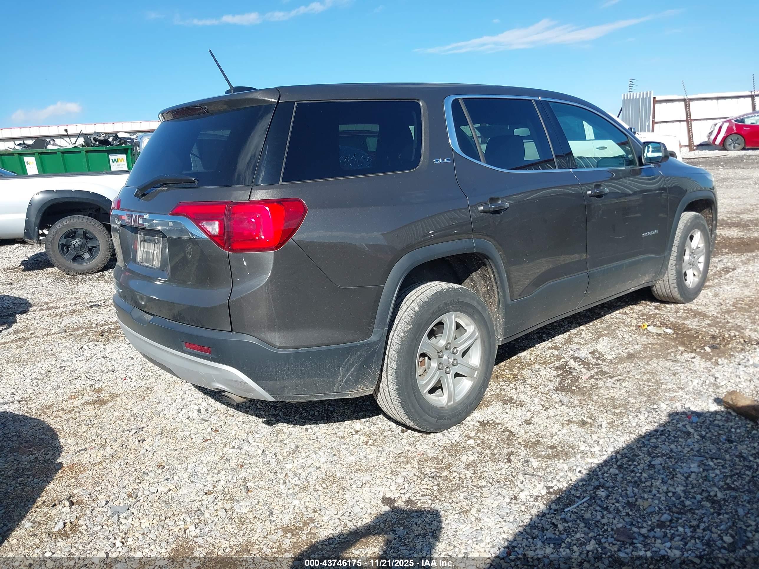 GMC ACADIA image 4